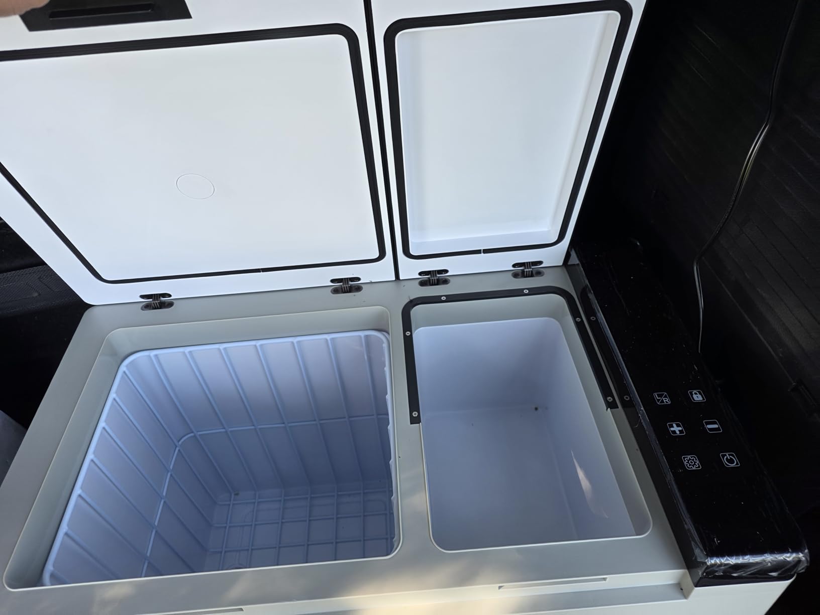 Feelfunn 12V Refrigerator 61QT Dual Zone Portable Freezer, Black customer photo 2