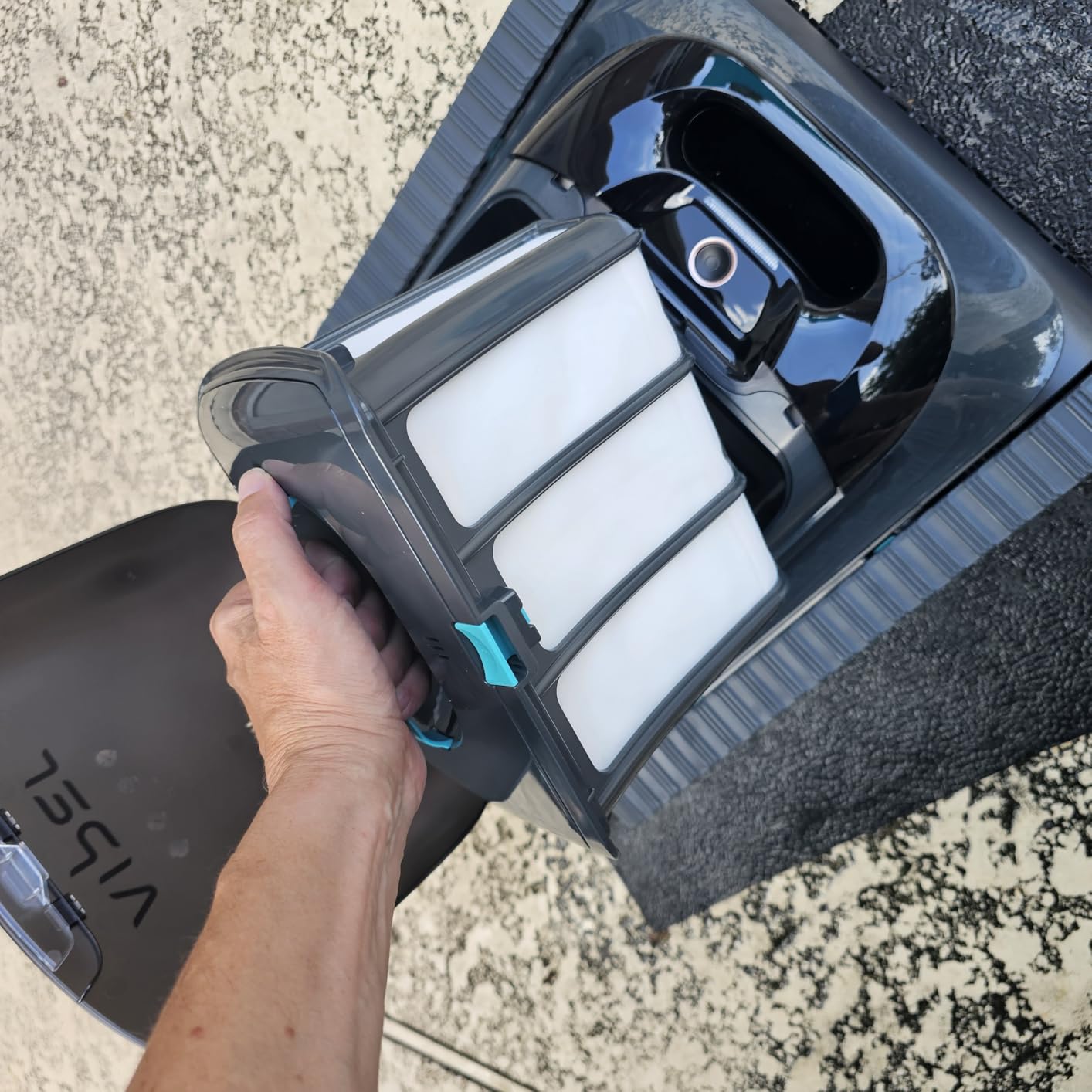(2026 Upgrade) Aiper Scuba S1 Robotic Pool Cleaner, 270 Min Runtime, Floor/Wall/Waterline/Shallow Area Cleaning, Ultra-fine Filter, Smarter Navigation, High-Precision Sensors, App Support-Black customer photo 1