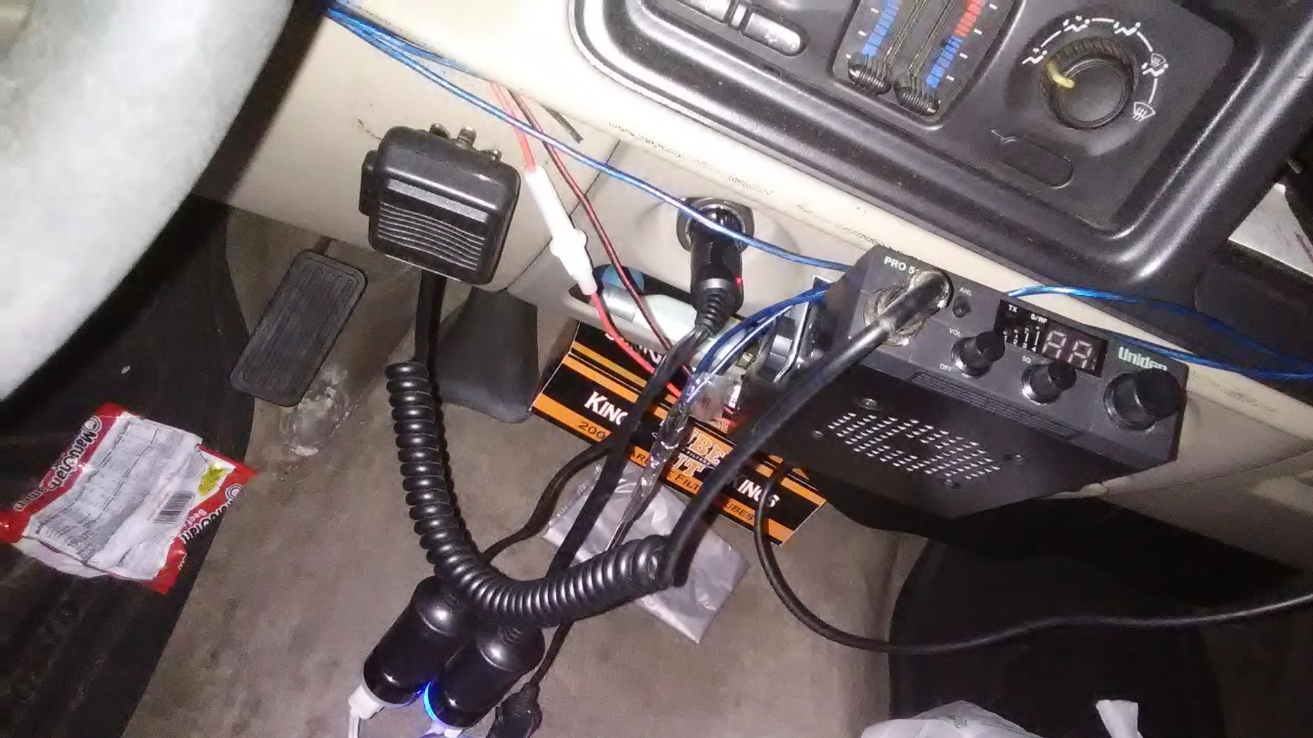 Uniden PRO510XL Pro Series 40-Channel CB Radio - Compact Design, Backlit LCD Display, Public Address, ANL Switch and 7 Watts of Audio Output, Unique PLL Circuit, S/RF LED Meter customer photo 1