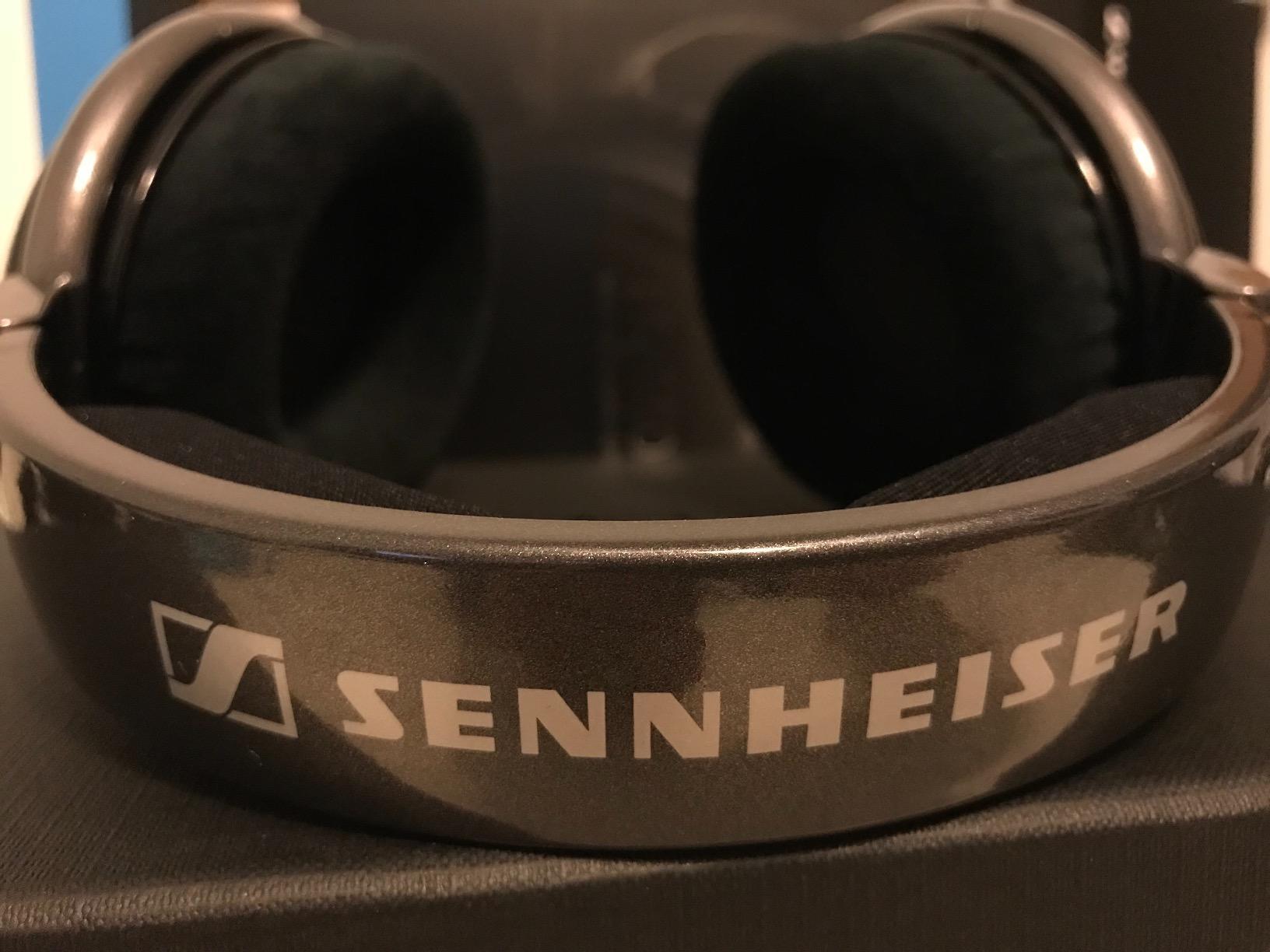 Sennheiser HD 650 - Audiophile Hi-Res Open Back Dynamic Headphone customer photo 2