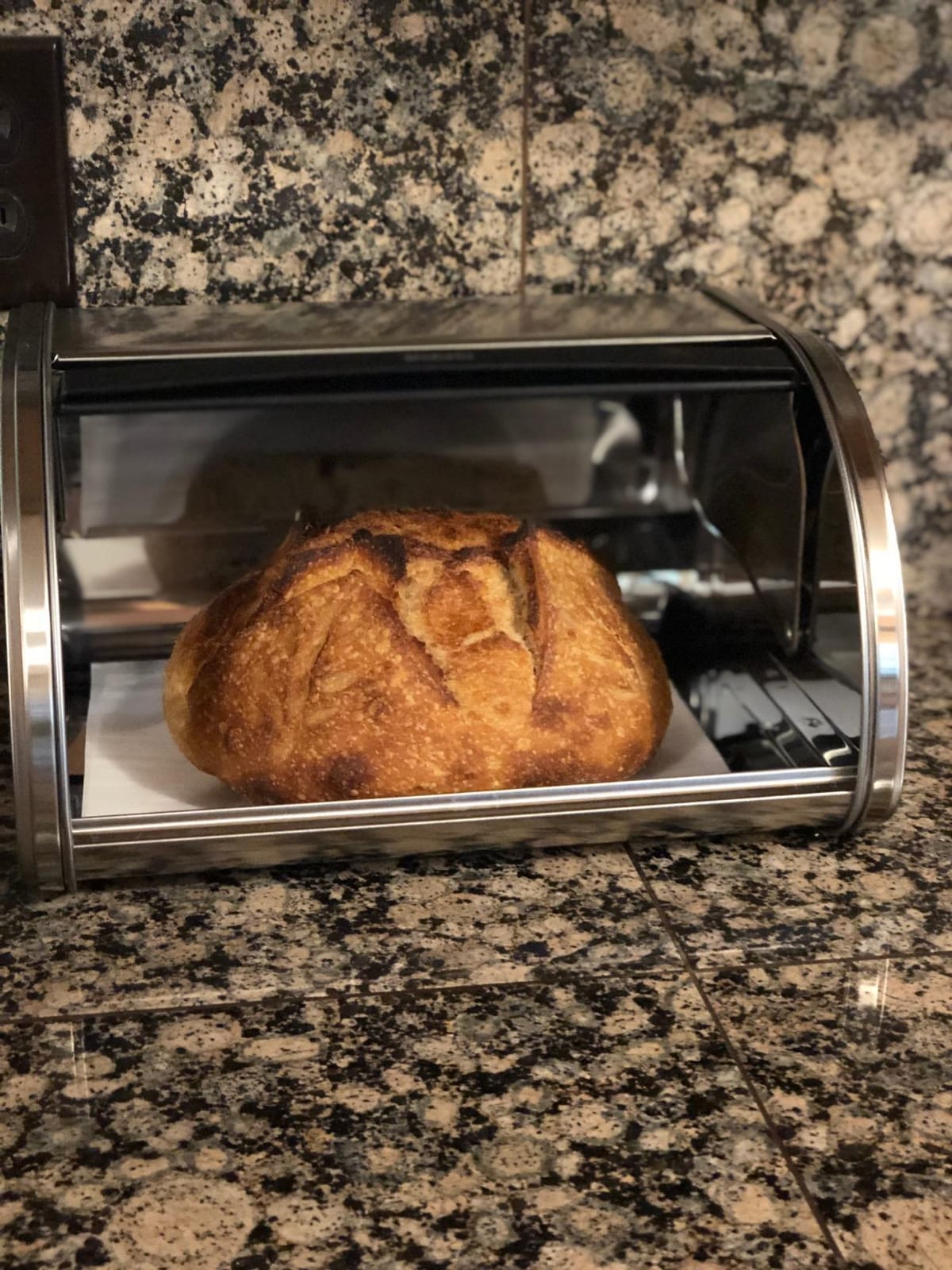 Brabantia Roll Top Bread Box | Medium | Matt Steel | Large Metal Front Opening Bread Store for Kitchen Countertop | Partly Flat Top for Extra Storage, Magnet Closing Lid | Fits 1 Loaf customer photo 1