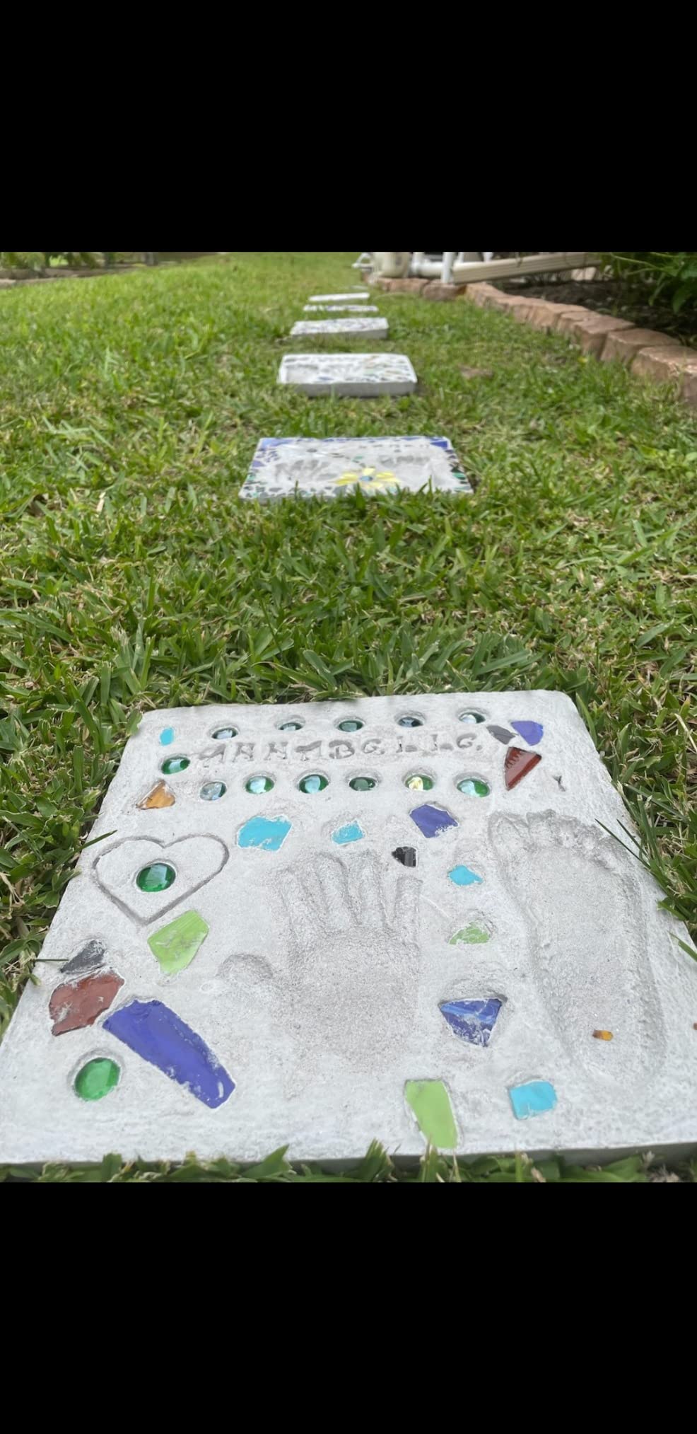 Milestones Decorative Inspiration Stepping Stone Kit for Flower Beds, Gardens, and Walkways customer photo 2