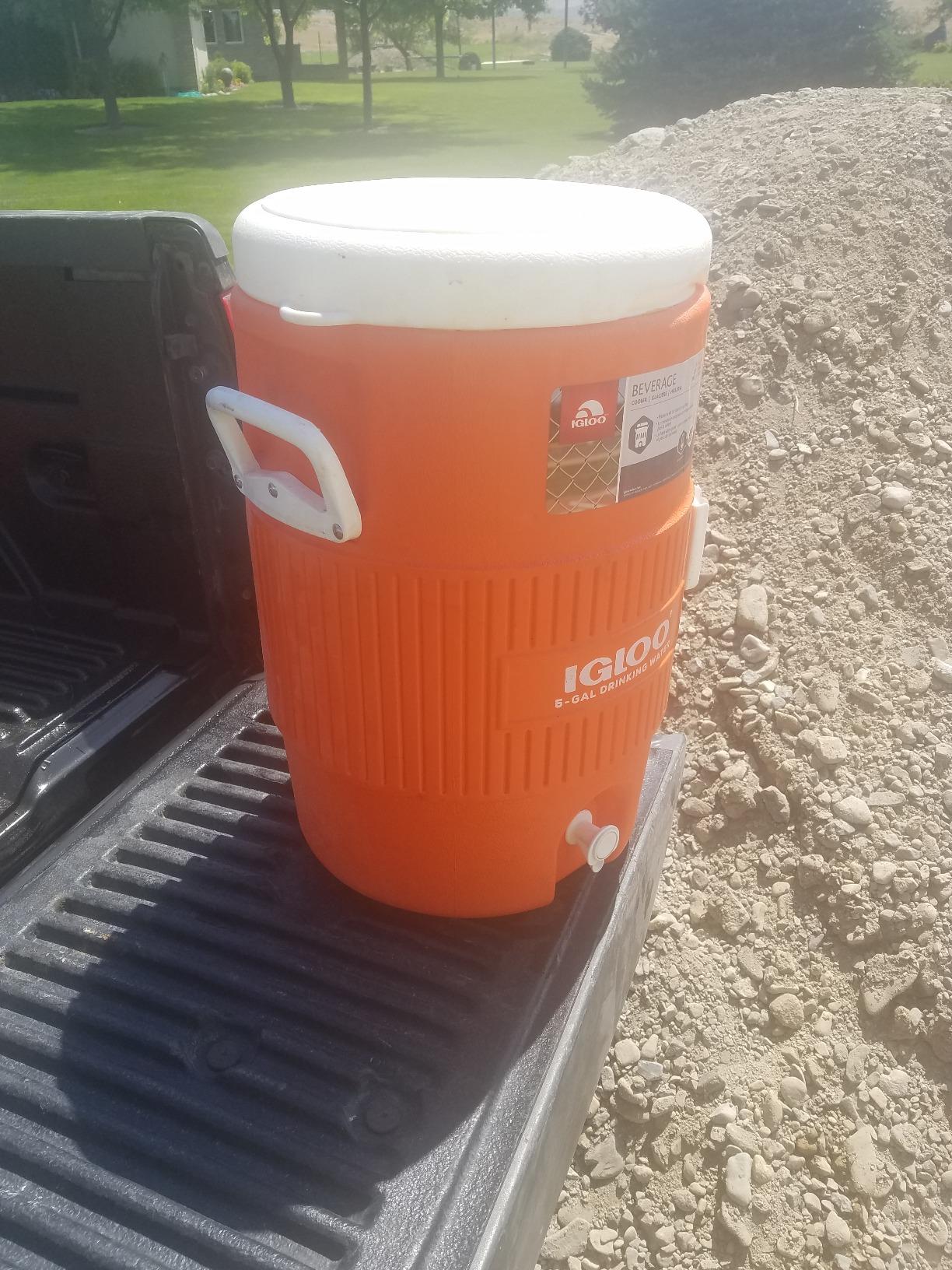 Igloo 5 Gallon Portable Sports Cooler Water Beverage Dispenser with Flat Seat Lid, Insulated Beverage Dispenser, Orange/White customer photo 1