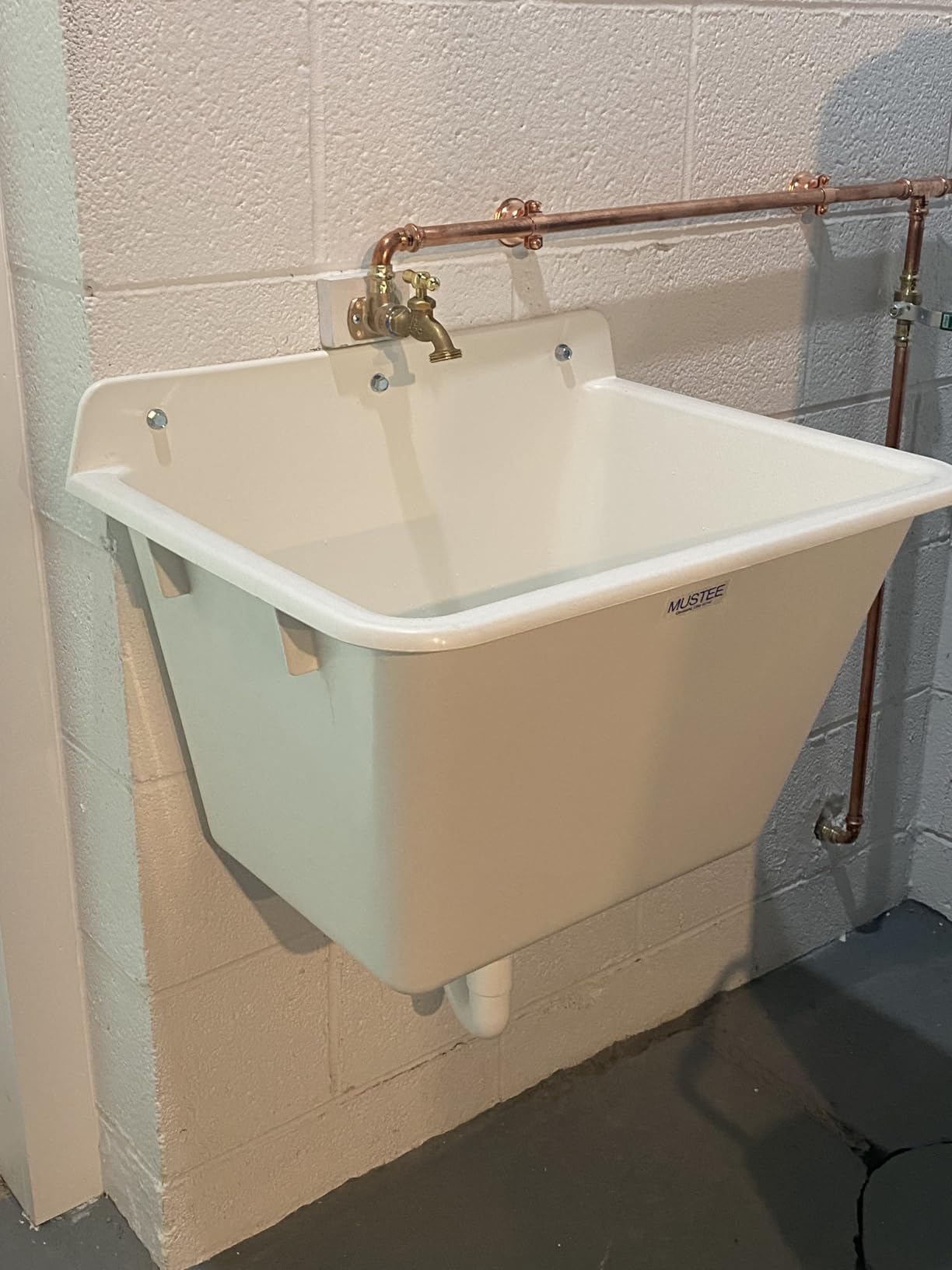 WALL MOUNT SINK (Mustee, E. L. 16K) customer photo 2