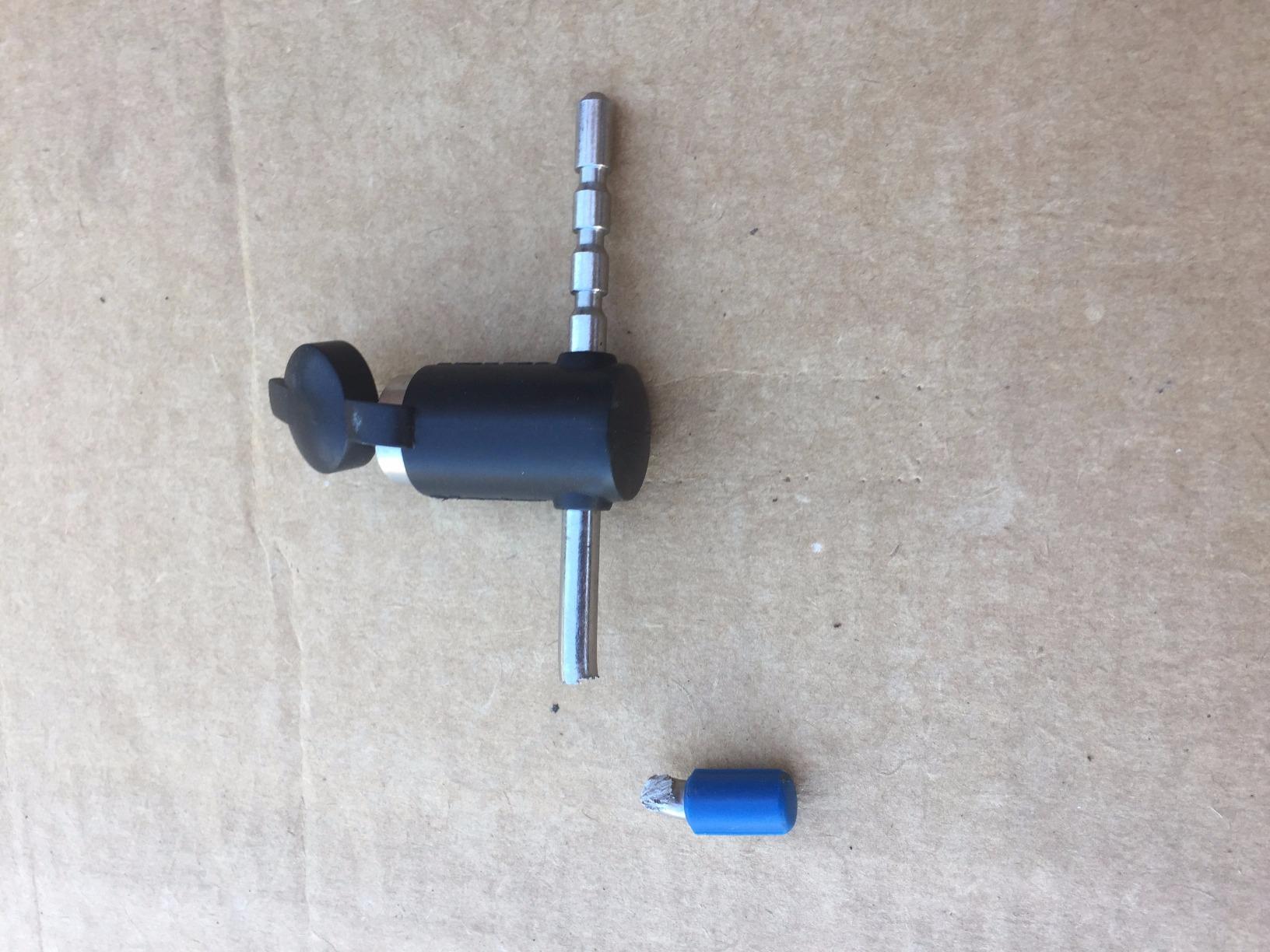 Master Lock Adjustable Coupler Lock Stainless Steel Trailer Hitch 2847DAT | Keyed trailer hitch helps secure RVs, trailers & towing gear, fits coupler latch widths up to 2-3/4 inch, 6 locking positions customer photo 2