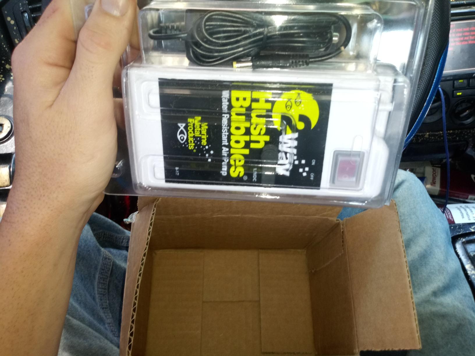 Marine Metal B-17 2-Way Hush Bubbles Live Bait Aerator, Quiet Water Resistant Air Pump, Portable & Battery Powered customer photo 1