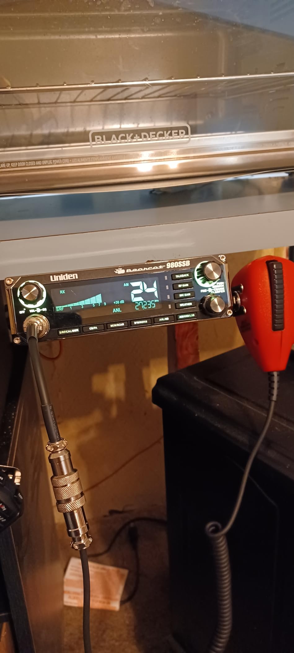 Uniden BEARCAT 980 40-Channel SSB CB Radio with Sideband NOAA WeatherBand, 7-Color Digital Display PA/CB Switch and Noise Cancelling Mic, Wireless Mic Compatible customer photo 2
