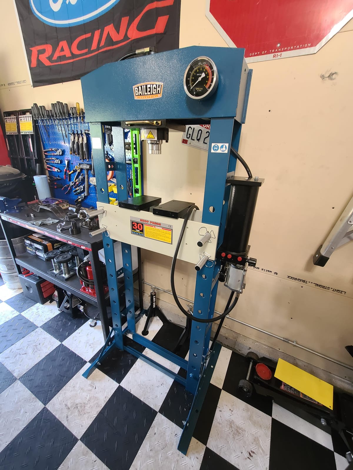 Baileigh 30-Ton H-Frame Pneumatic Shop Press (Model HSP-30A) customer photo 2