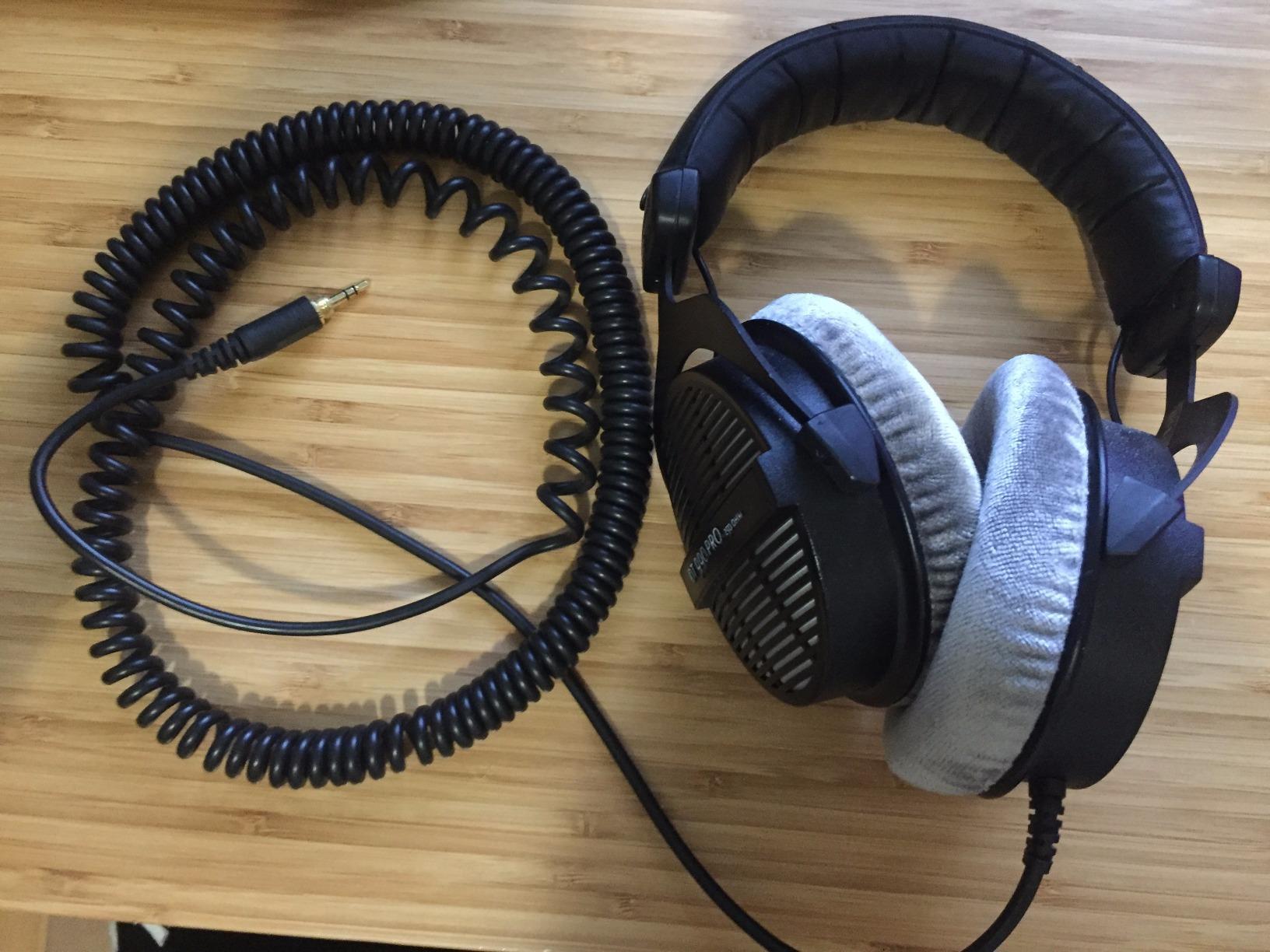beyerdynamic DT 990 Pro (250 Ohm), Open-Back Studio Headphones, Black customer photo 2