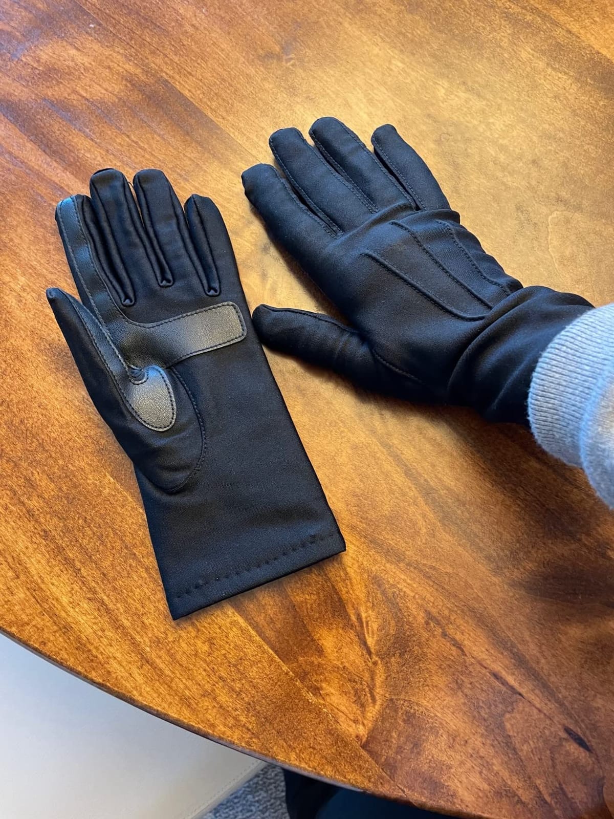 isotoner Women's Spandex Cold Weather Stretch Gloves With Warm Fleece Lining customer photo 1