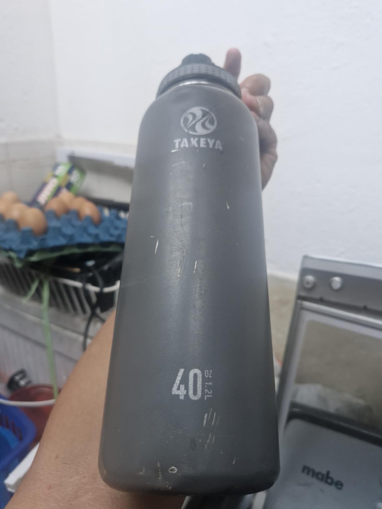 Takeya Originals 40 oz Vacuum Insulated Stainless Steel Water Bottle - Leakproof & BPA-Free Spout Lid - Keeps Drinks Cold 24 Hrs/Hot 12 Hrs - Double-Wall Design - Ideal for Active Lifestyles, Black customer photo 2