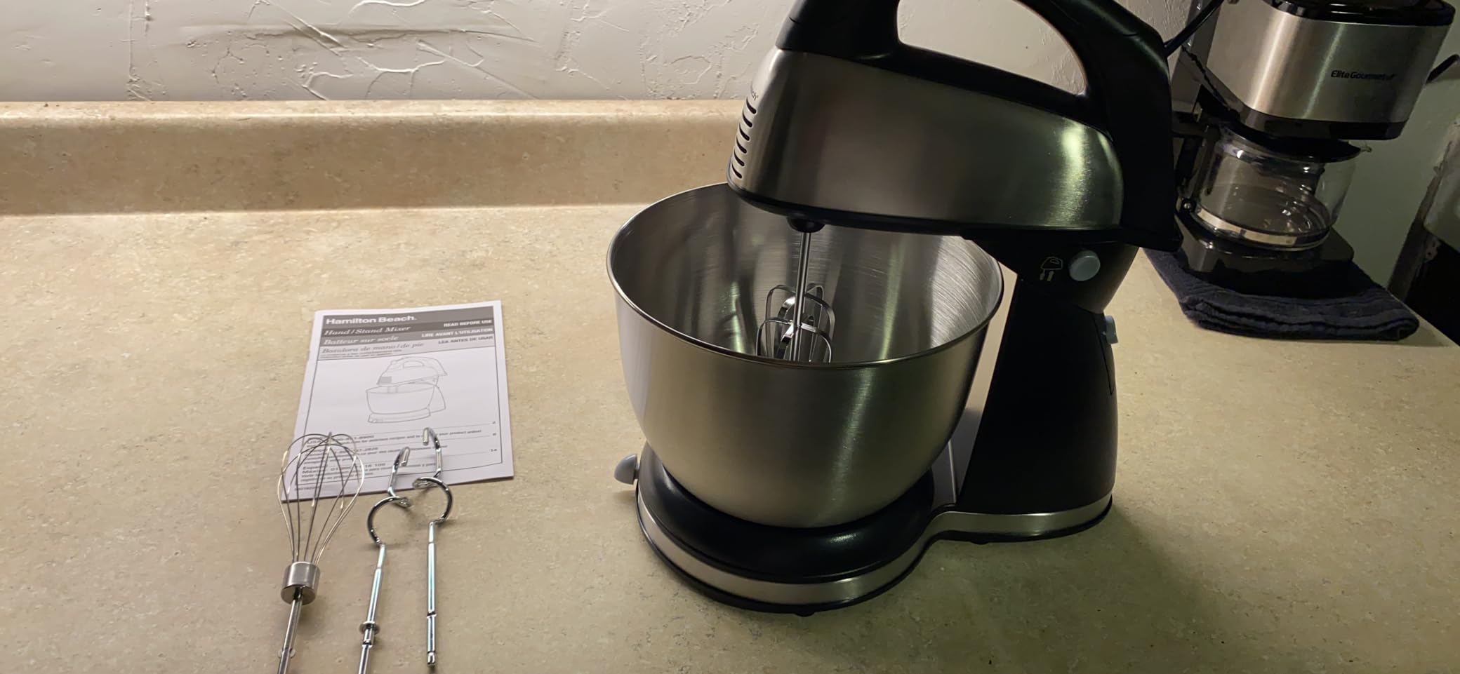 Hamilton Beach Classic Stand and Hand Mixer, 4 Quarts, 6 Speeds with QuickBurst, Bowl Rest, 290 Watts Peak Power, White (64655) customer photo 1