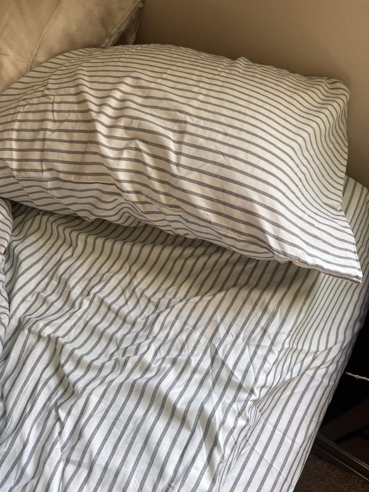 King Size 4 Piece Sheet Set - Comfy Breathable & Cooling Sheets - White customer photo 2