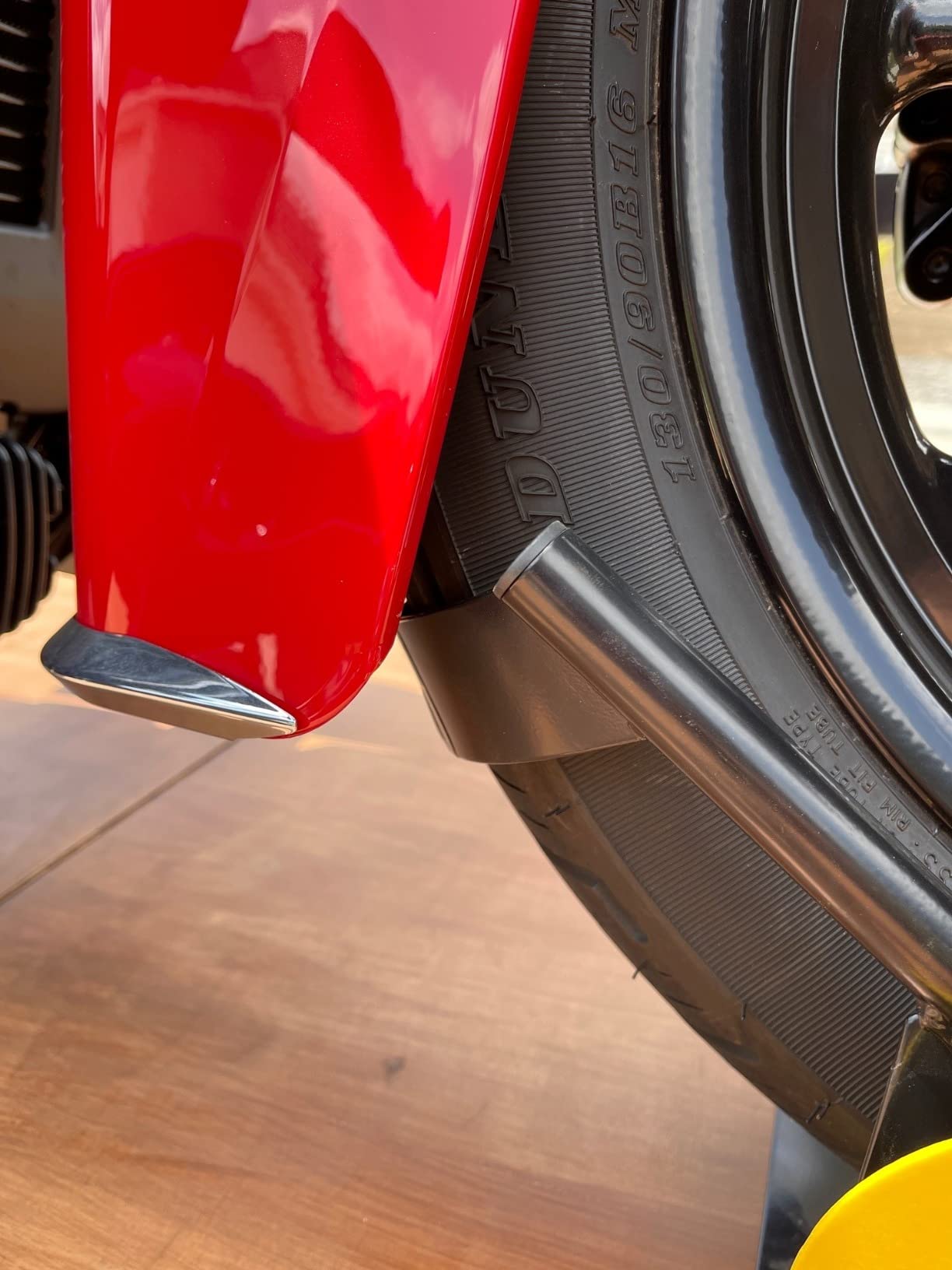 MaxxHaul Motorcycle Wheel Chock - Pivoting Self-Locking Cradle - Fits 14 to 21 Inch Tires - Universal Trailer and Garage Stand (80077) customer photo 1