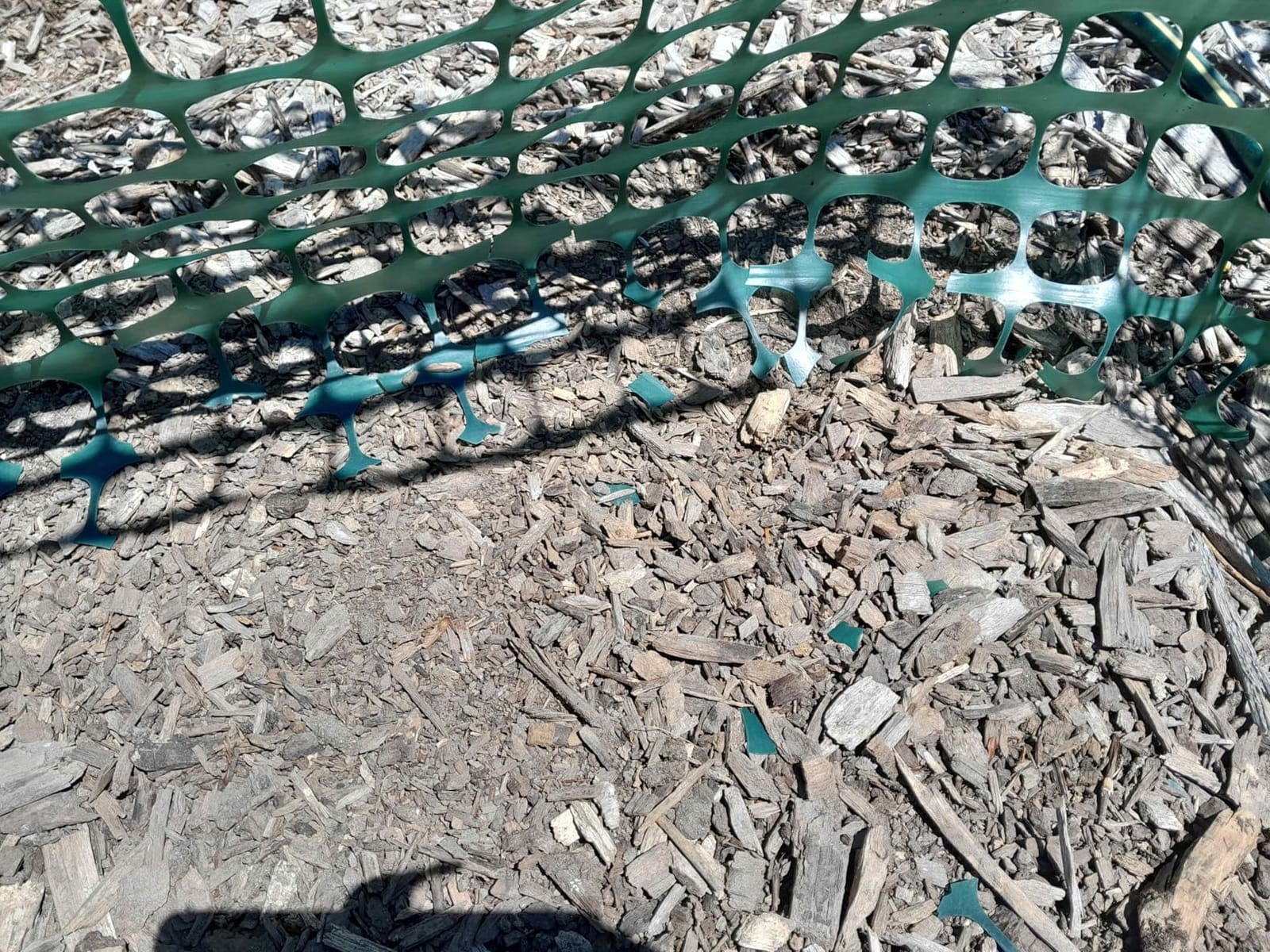 Fencing, Temporary Fence, Snow Fence, Chicken, 10.55 lb/roll, 4x100' Feet customer photo 1