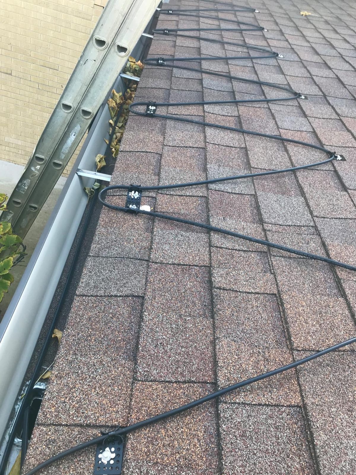 Radiant Solutions Company Heat Tape Pro - Self-Regulating Heat Cable - Long Term Ice Dam, Roofing, Gutter & Pipe Freeze Protection - (37 Ft) cable + 10 Ft Power Cord, 120V, 6 watts/FT customer photo 1