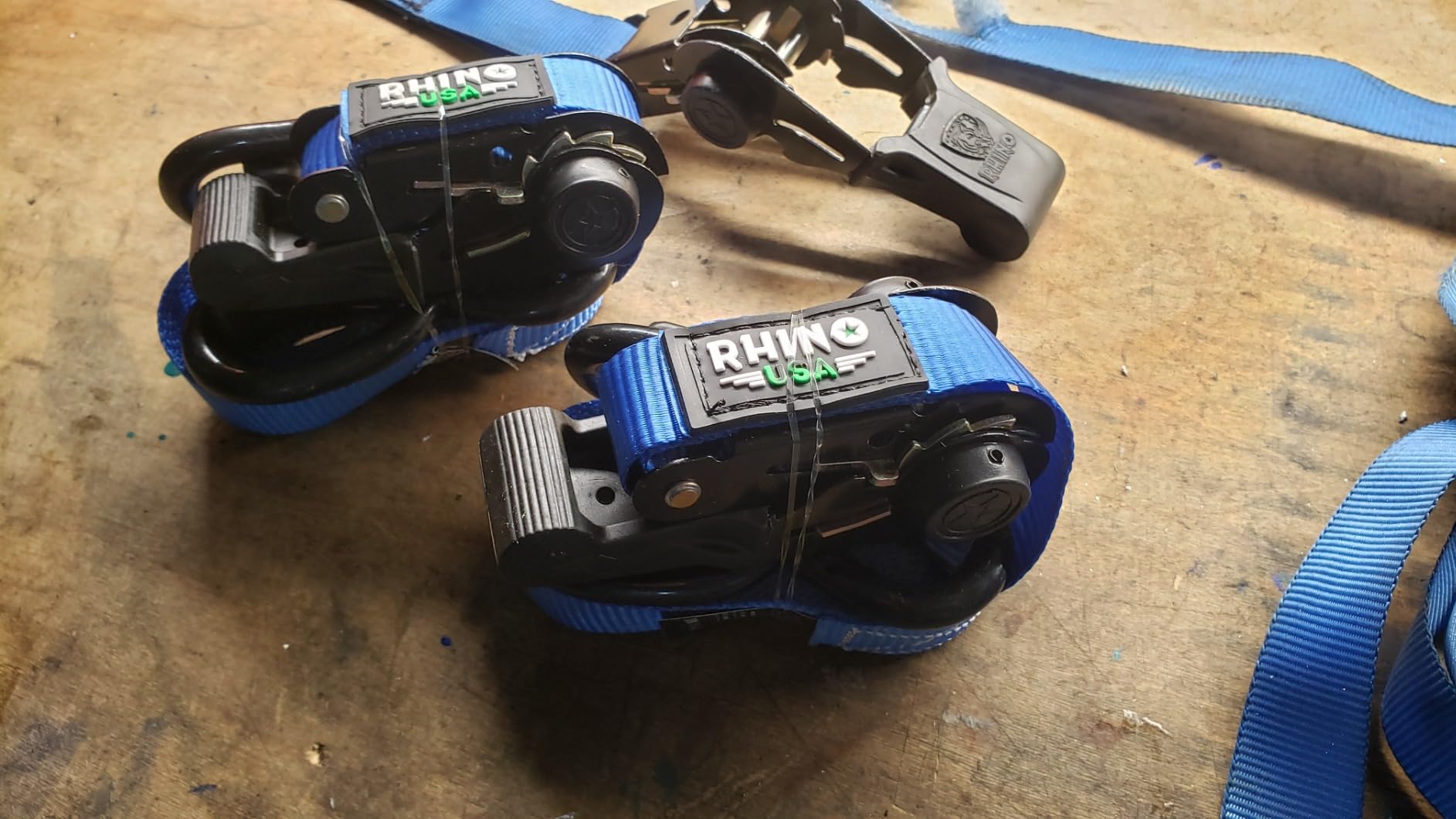 Rhino USA Ratchet Straps Tie Downs (4-Pack) - 1in x 15ft with S Hooks | 1,823lb Break Strength. Manual Ratchet w/ S Hooks & Soft Loops. For Trucks, Cargo, Moving, Appliances & Furniture. Black customer photo 1