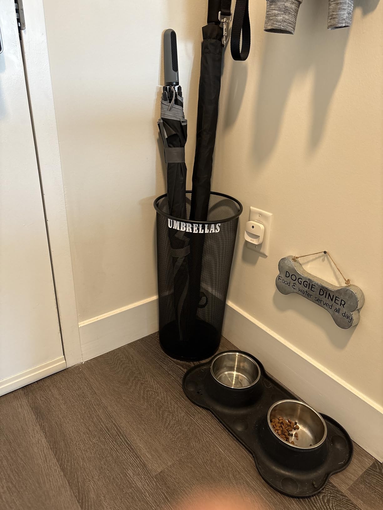 Mind Reader Umbrella Stand, Multi-Purpose Mesh Storage Stand, Organizer for Office and Entryway, Metal Mesh, Black customer photo 2