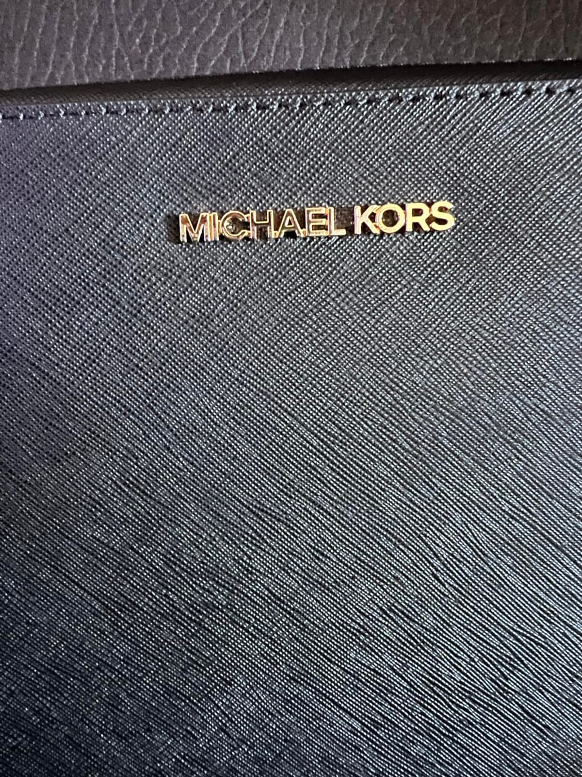 Michael Kors Women's Jet Set Large Crossbody Bag customer photo 1
