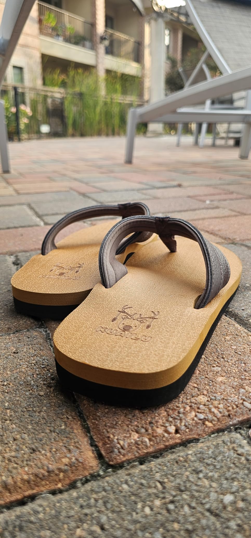 KuaiLu Mens Faux Leather Flip Flops with Comfortable Arch Support customer photo 1