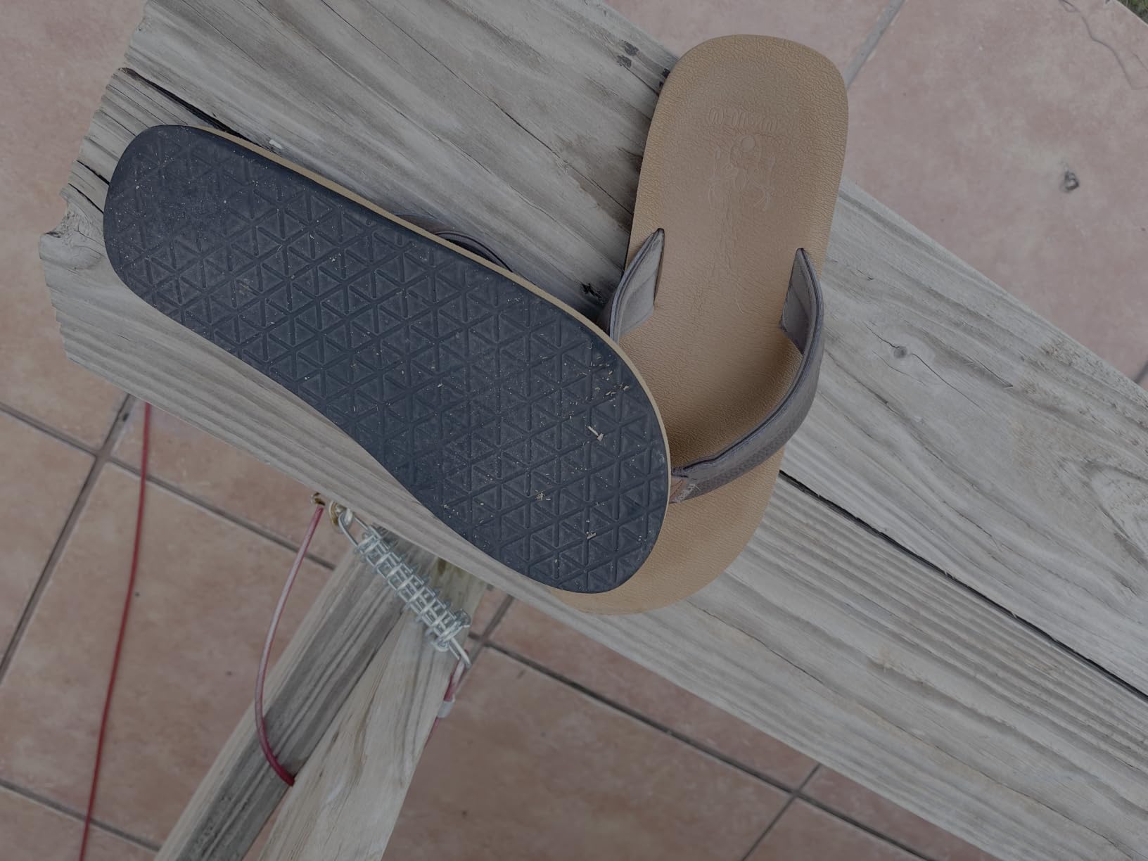 KuaiLu Mens Faux Leather Flip Flops with Comfortable Arch Support customer photo 2