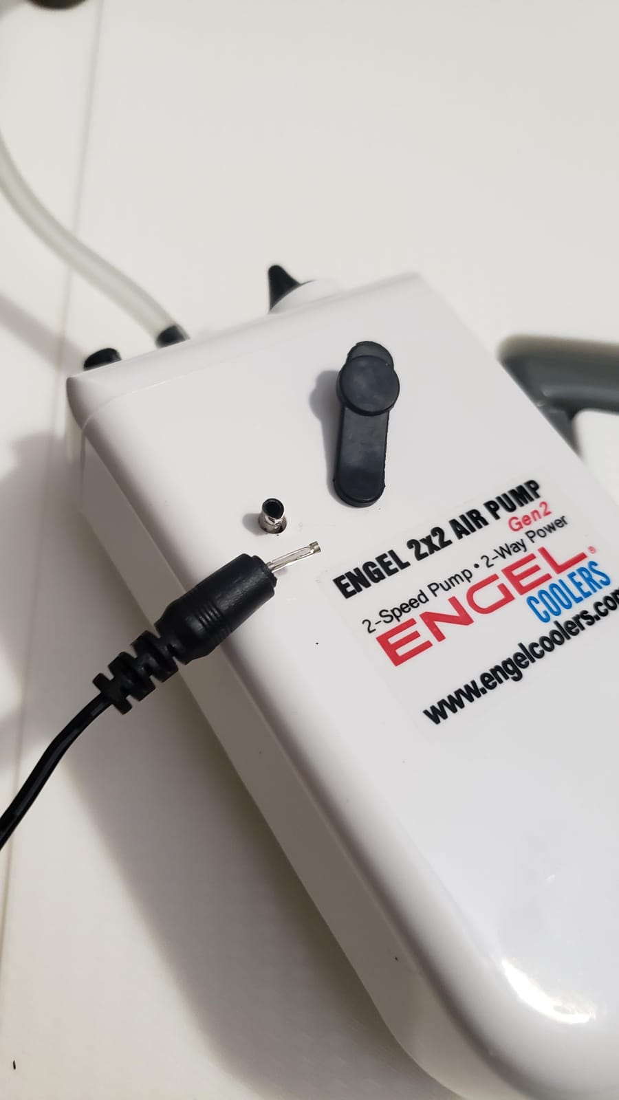 Engel 30qt Live Bait Cooler Box with 2nd Gen 2-Speed Portable Aerator Pump and 4 x Fishing Rod Holder Attachments. Fishing Bait Station and Minnow Bucket in LBC30-RH in White customer photo 1
