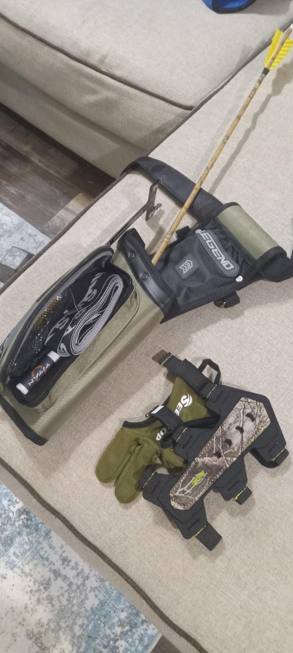 Legend XT420 Field Quiver - Left or Right-Handed Quiver Arrow Holder, Archery Quiver with 3 Arrow Tube, Durable Nylon Hip Quivers with Multiple Pockets for Archery Accessories, Score Card & Tools customer photo 2
