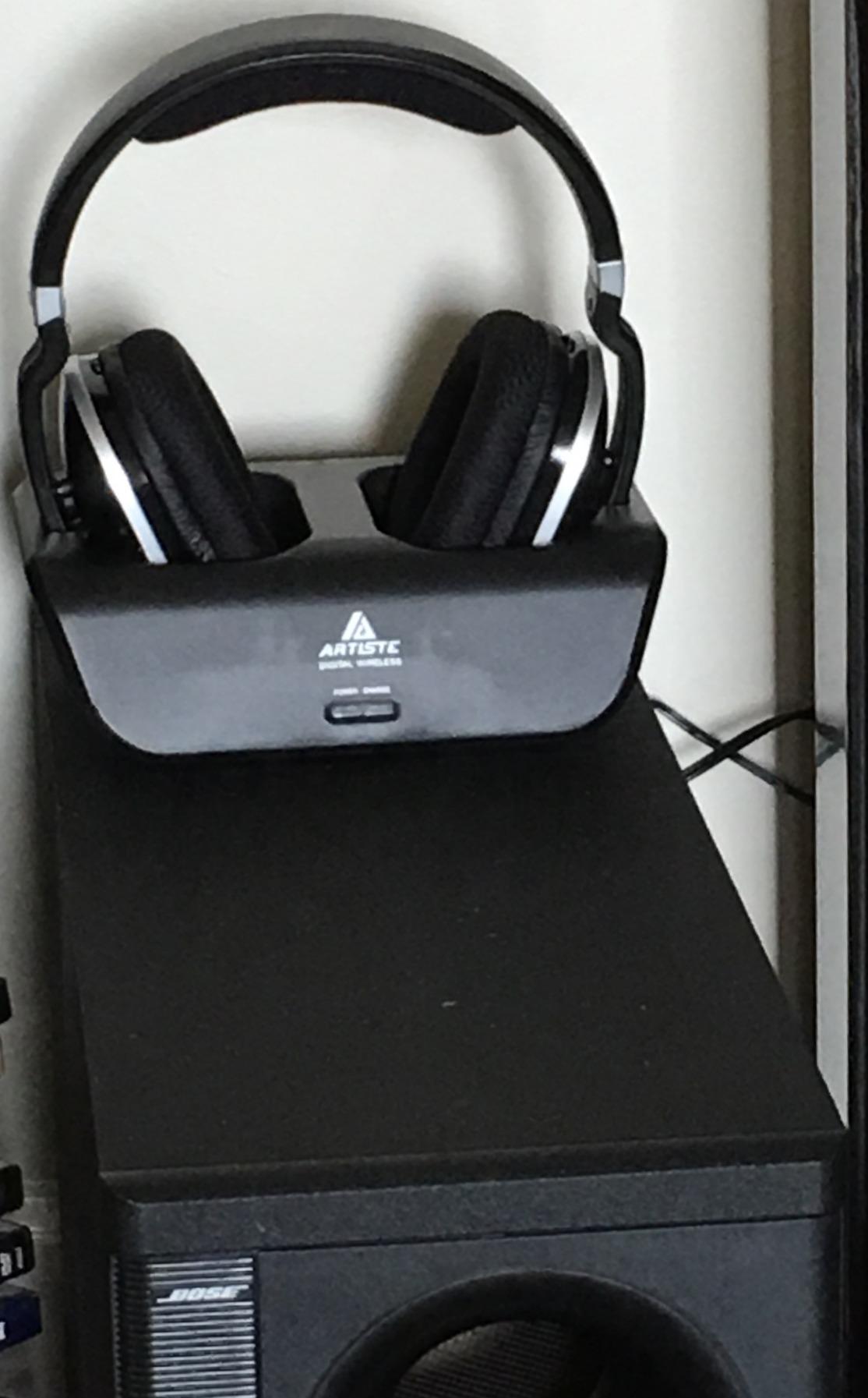 MONODEAL Wireless TV Headphones, Over Ear Headsets for TV Watching customer photo 1