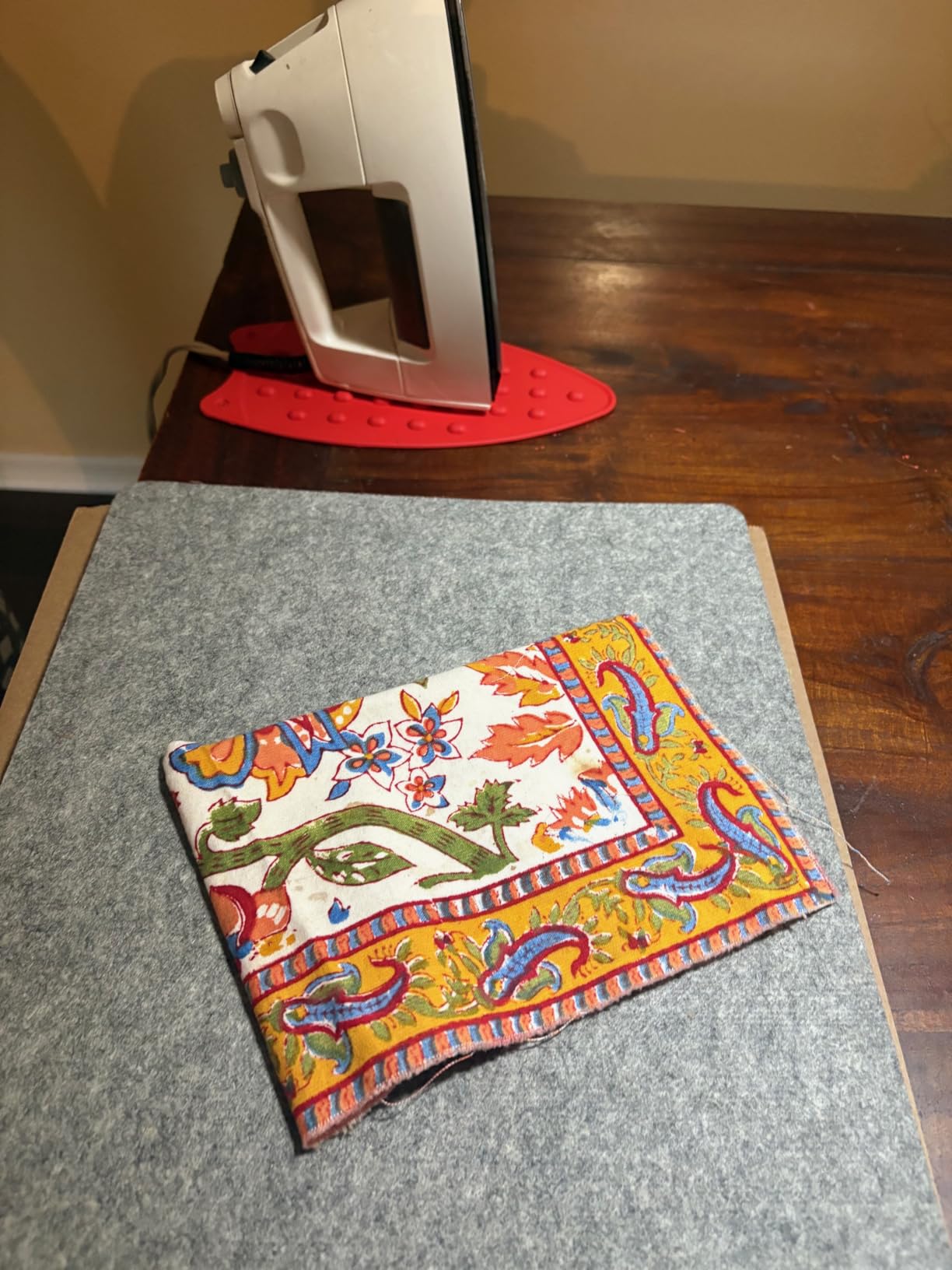 SAVINA Wool Pressing Mat 17 x 13.5in, Ironing Pad for Quilting & Sewing | 100% New Zealand wool, 1/2in thick, retains heat for crisp seams & efficient pressing, ideal for quilting, piecing & sewing customer photo 2