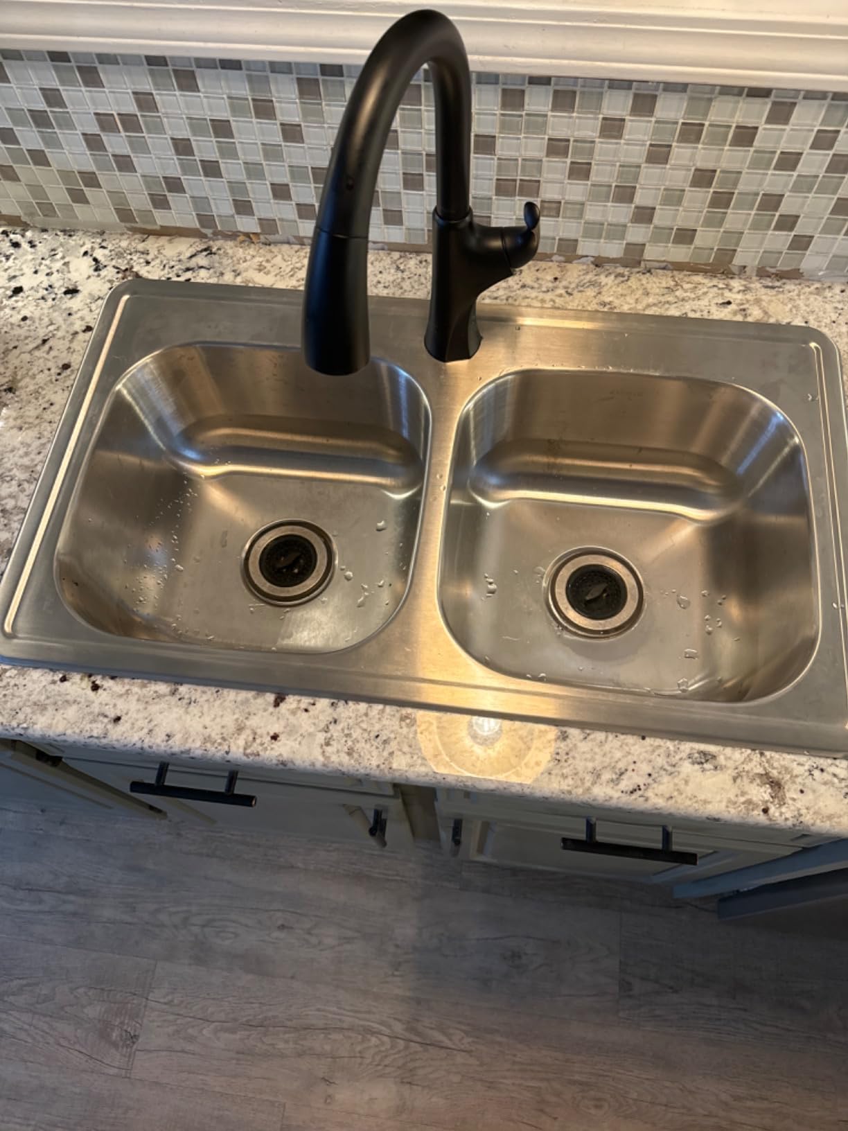 Zuhnë Fortuna 25-Inch Drop-In Utility Laundry Kitchen Sink, Single Bowl 20 Gauge T304 18/10 Stainless Steel, Brushed Finish, Single Hole Deck, 25 x 22 x 8 in customer photo 1