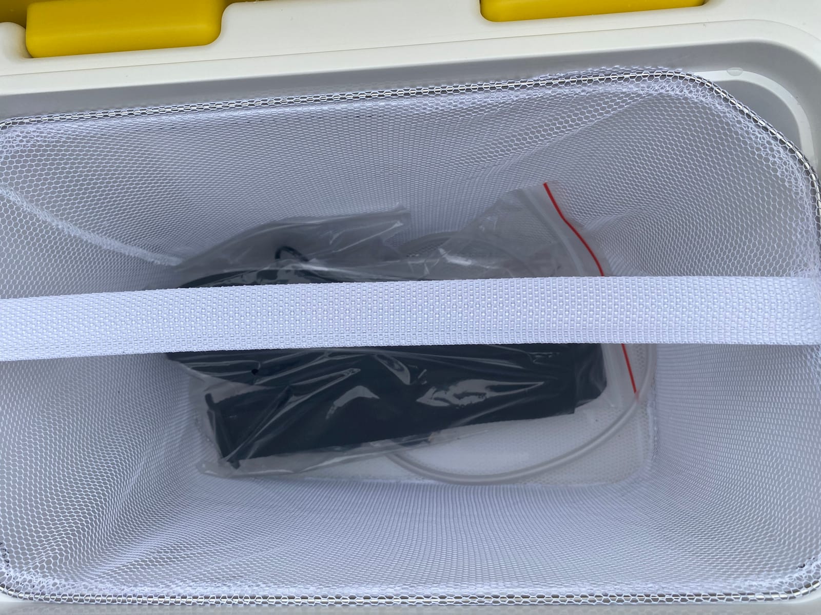 Frabill Magnum Bait Station 13 Quart Live Bait Well, White and Yellow customer photo 2