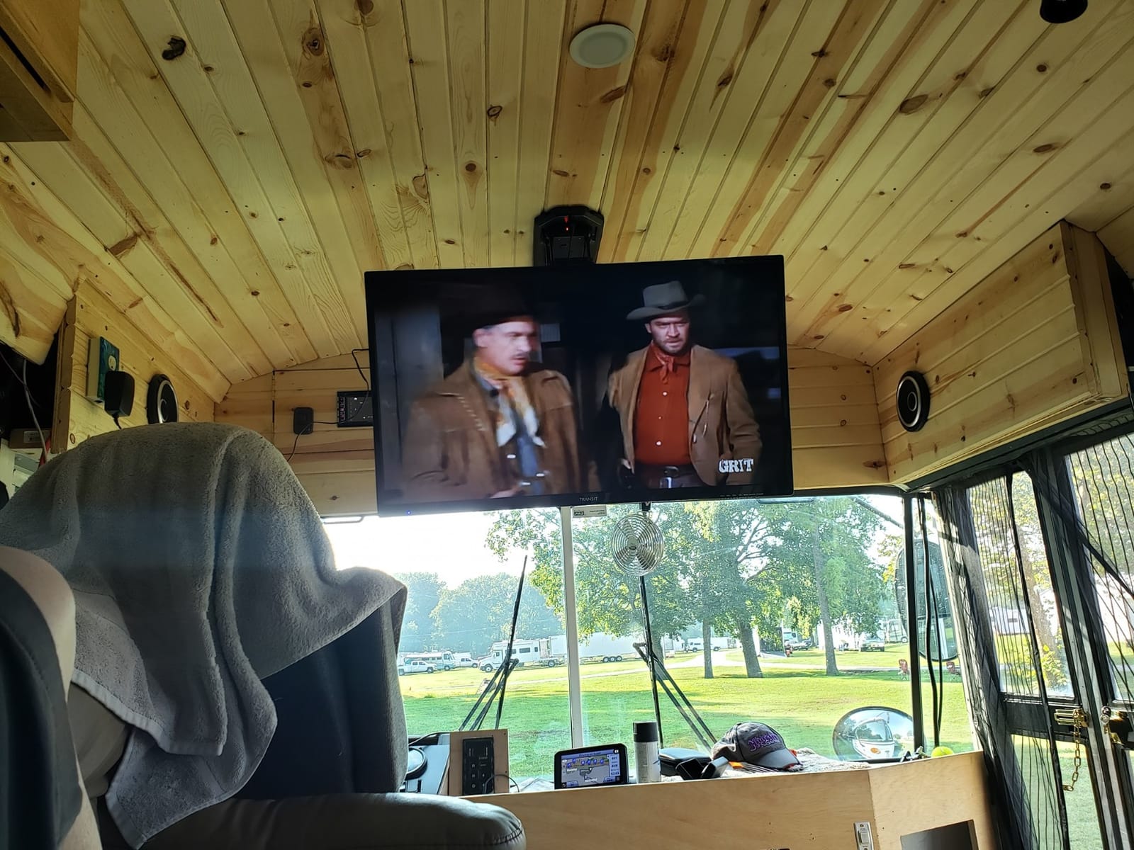 FREE SIGNAL TV Transit 12 Volt Flat Screen TV for RV, 22 inch TV with LED Screen, ACDC Powered with HD Resolution, HDMI/USB Inputs, Use in RVs, Campers, Boats and Off-Grid Applications. customer photo 2