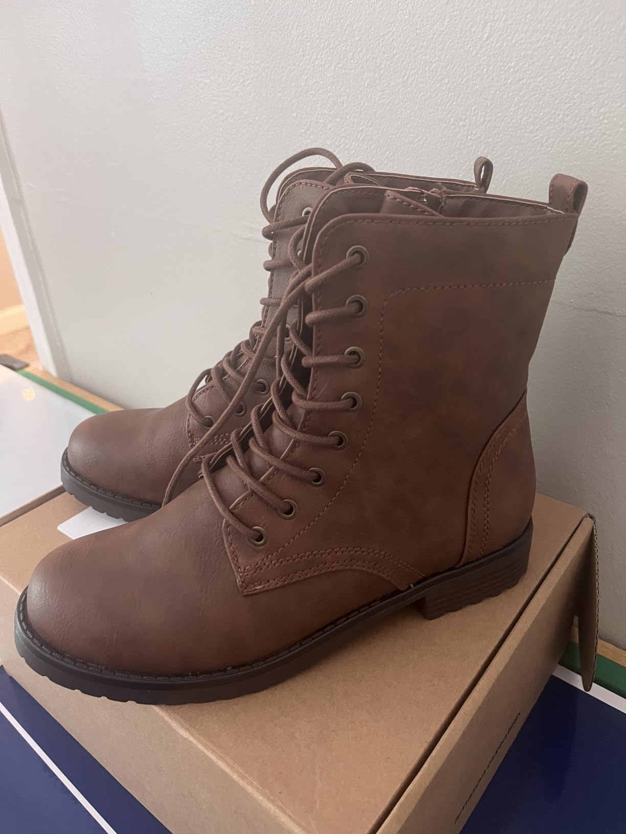 Amazon Essentials Women's Lace-Up Combat Ankle Boots with Side Zipper, Lug Sole customer photo 1