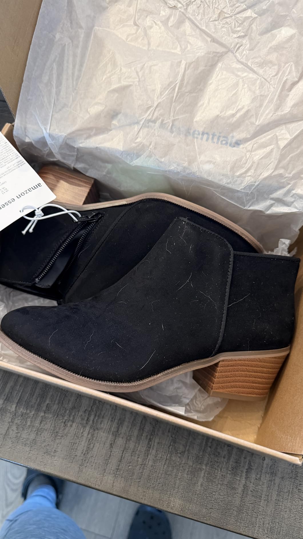 Amazon Essentials Women's Low Heel Ankle Boots with Side Zipper, Stacked Block Heel customer photo 2