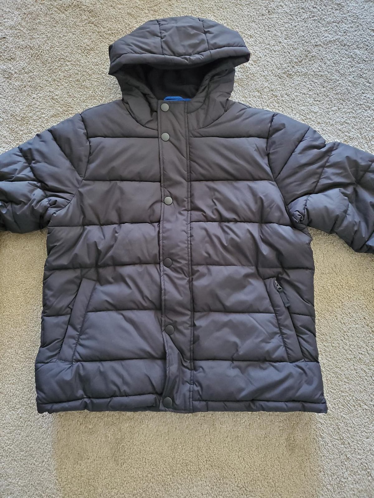 Amazon Essentials Men's Heavyweight Hooded Puffer Coat customer photo 2