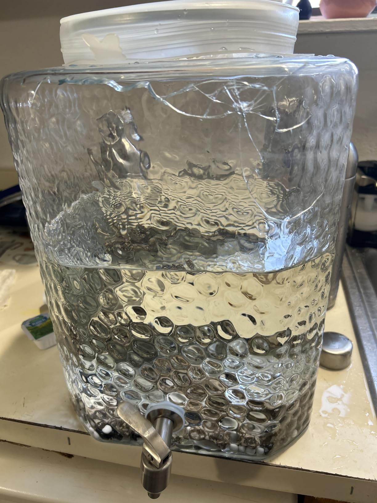 Acopa 5 Gallon Hammered Glass Beverage Dispenser customer photo 1