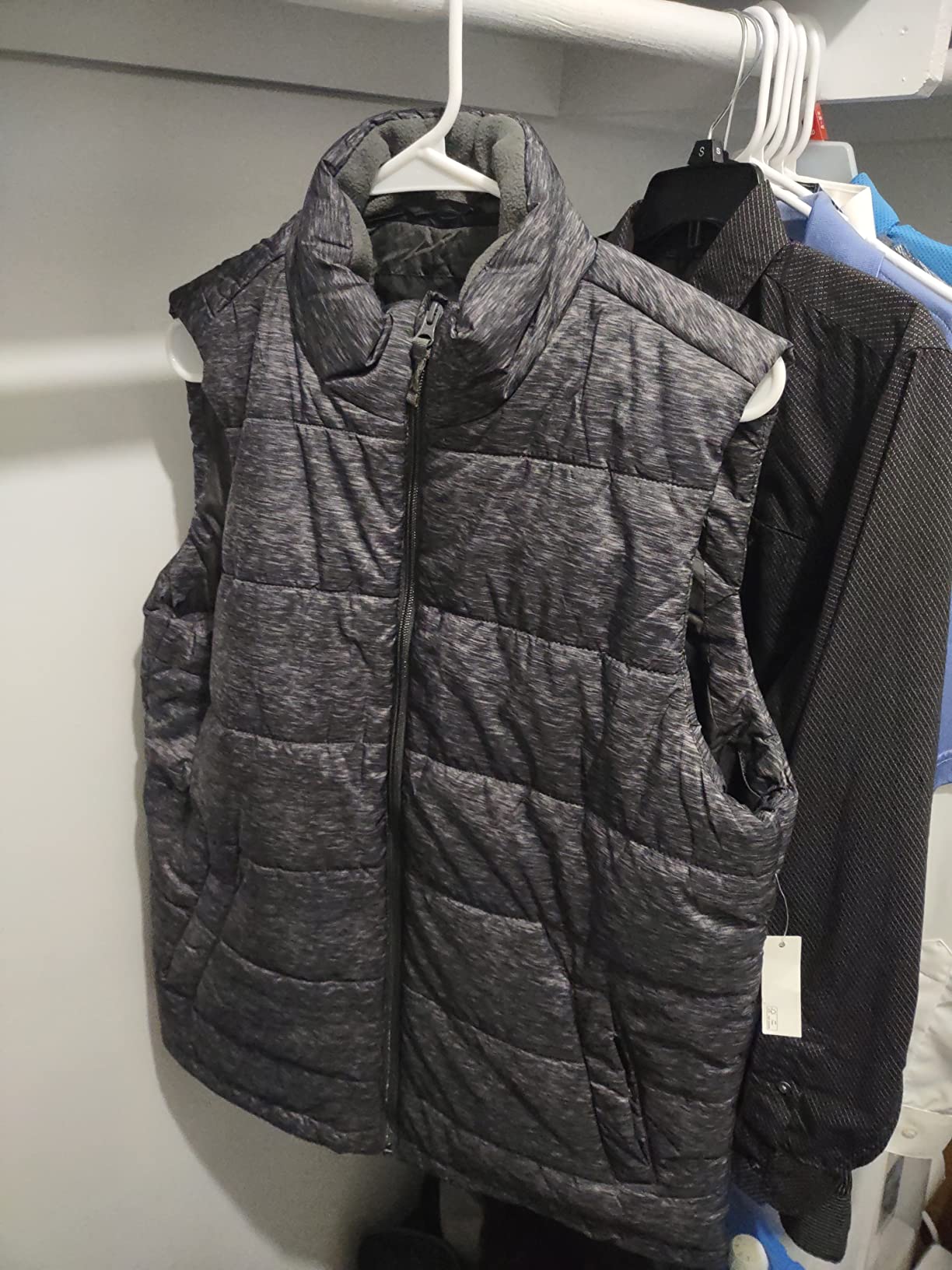 Amazon Essentials mens Mid-weight Puffer Vest customer photo 1