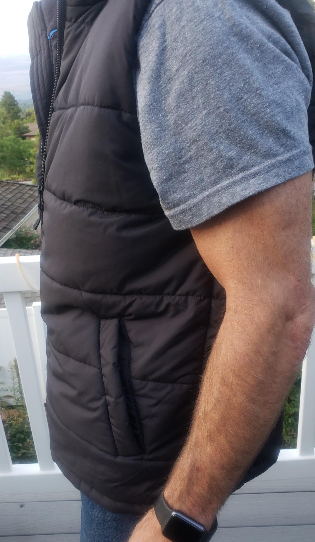 Amazon Essentials mens Mid-weight Puffer Vest customer photo 2