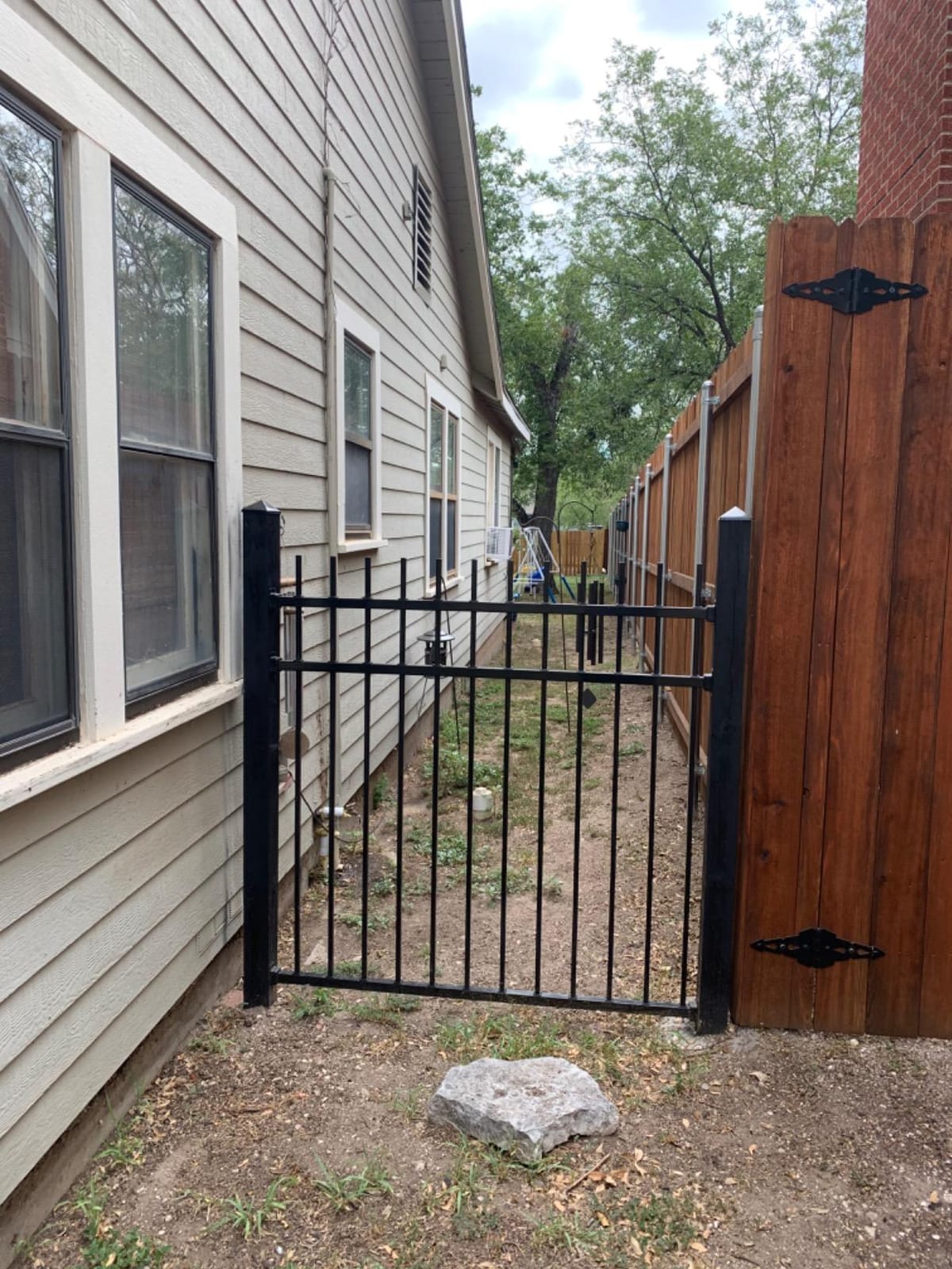 XCEL Fence ® Black Steel Anti-Rust Fence Panel - Flat Top/Picket Bottom - 3-Rail - 5'FT H X 6.5'FT W- Easy Installation - for Residential, Outdoor, Yard, Garden, 3-Rail, 1 Post Included* customer photo 2