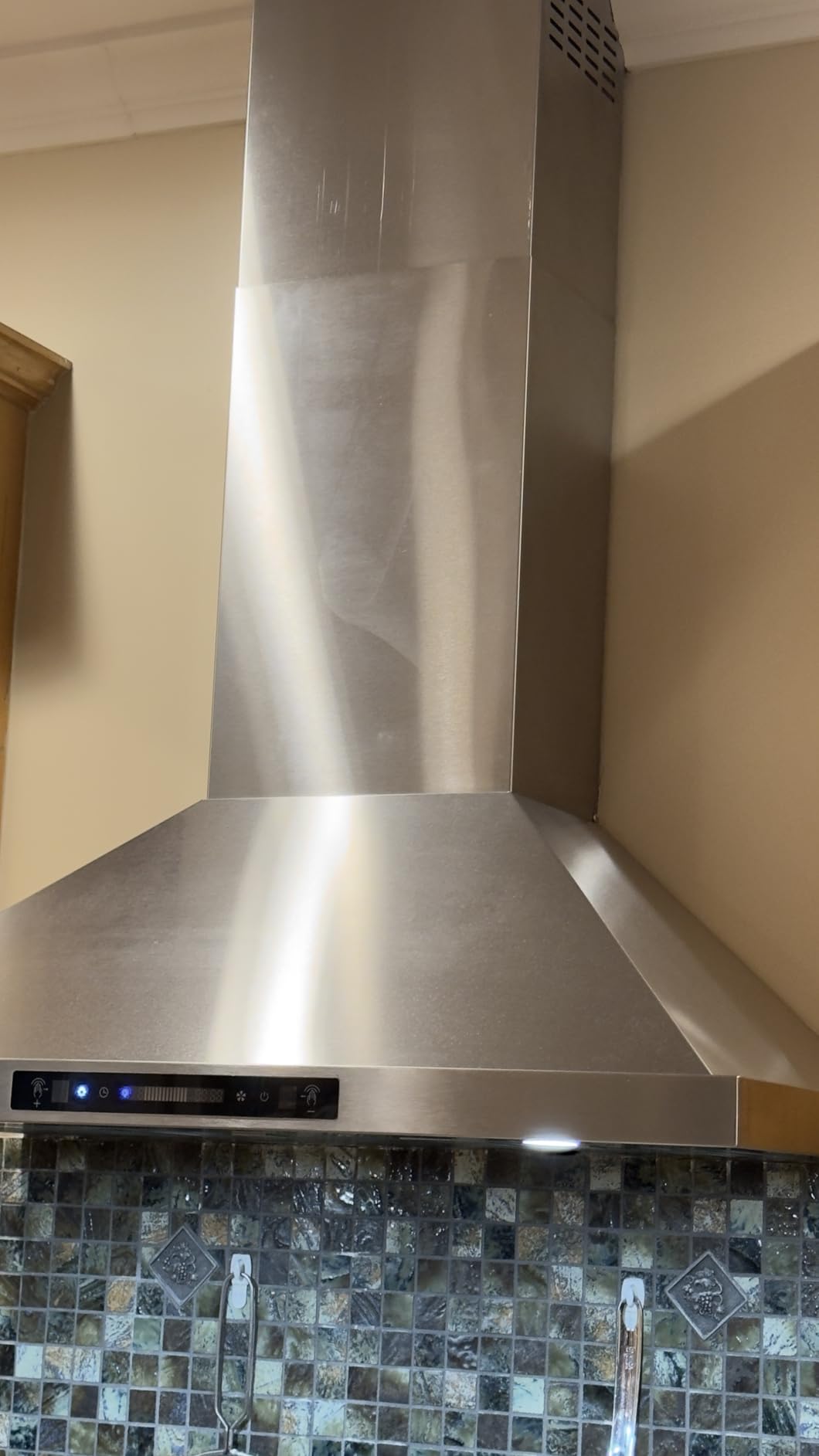 IKTCH 30-inch Wall Mount Range Hood 900 CFM Ducted/Ductless Convertible, Kitchen Chimney Vent Stainless Steel with Gesture Sensing & Touch Control Switch Panel, 2 Pcs Adjustable Lights(IKP02-30'') customer photo 1