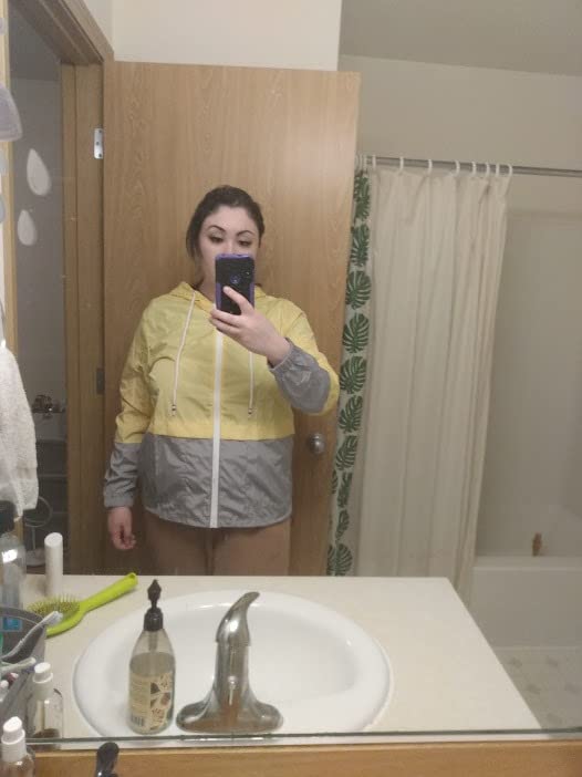 Avoogue Raincoat Women Lightweight Waterproof Rain Jackets Packable Outdoor Hooded Windbreaker customer photo 1