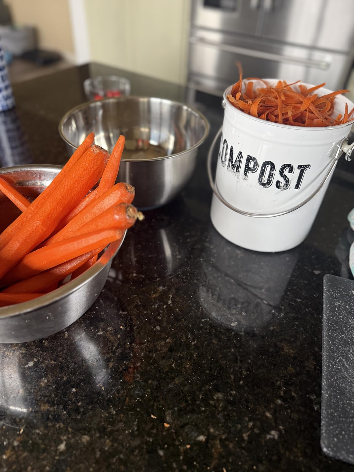 Granrosi Compost Bin Kitchen Counter, 1.3 Gallon, 3 Charcoal Filters | Countertop Composter Pail with Lid, Stainless Steel Counter Top Bin, Rust-Free Farmhouse Indoor Compost Bucket, White Oval customer photo 2