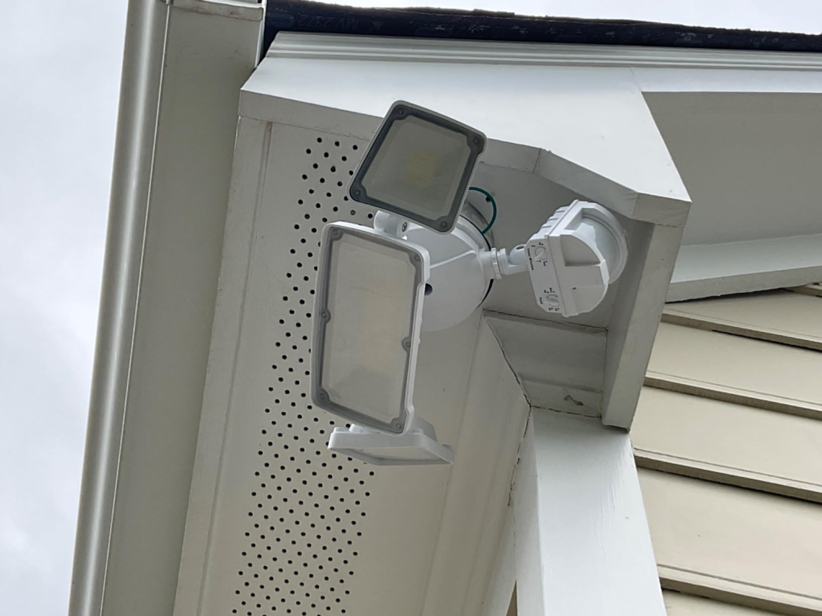 LEPOWER LED Security Light Motion Sensor Outdoor Lights, Easy to Install customer photo 1