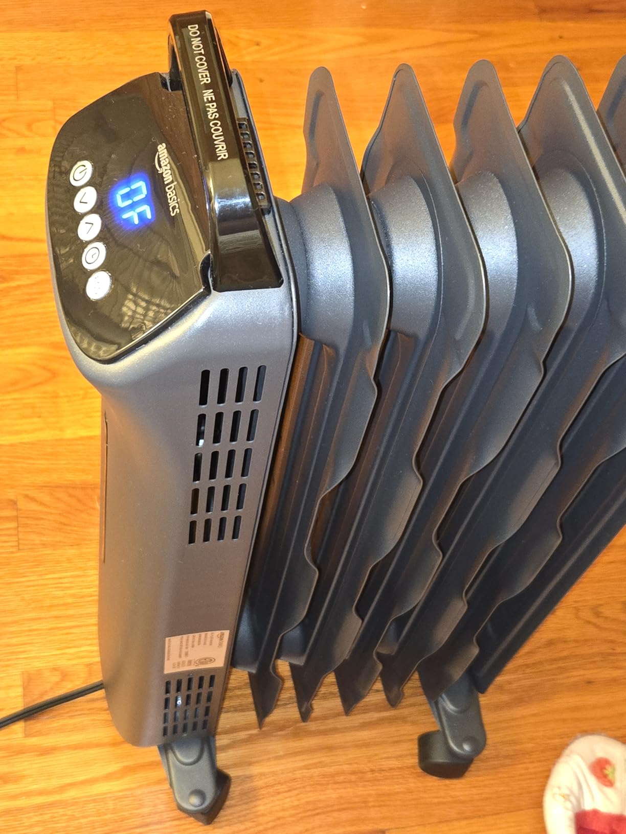 Amazon Basics Portable Oil Space Heater with Remote Control, 7 Oil-Filled Fins, Adjustable Thermostat, 3 Heat Settings, Tip-Over and Overheat Protection, ETL Safety Certificate, 1500W, Black customer photo 2