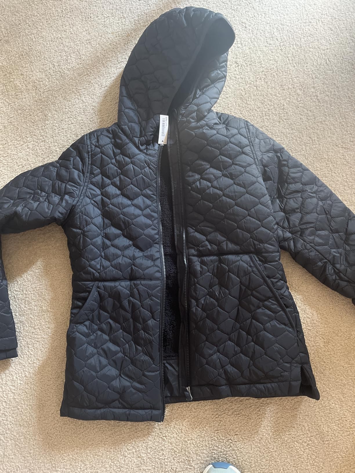 Amazon Essentials Women's Lightweight Quilted Full-Zip Water-Resistant Fleece Sherpa-Lined Hooded Puffer Jacket customer photo 1