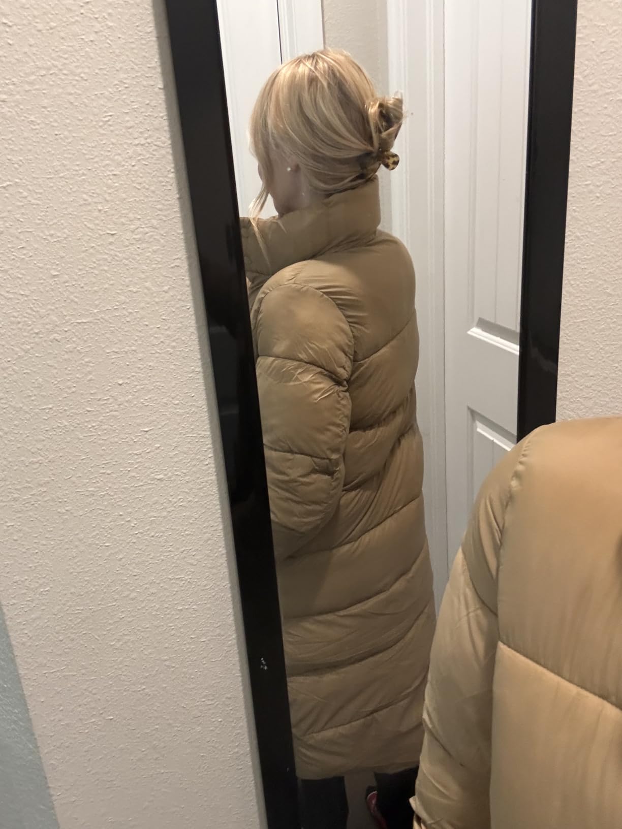 Amazon Essentials Women's Lightweight Full-Zip Water-Resistant Long Cocoon Puffer Winter Coat, Stand Collar, Insulated customer photo 1