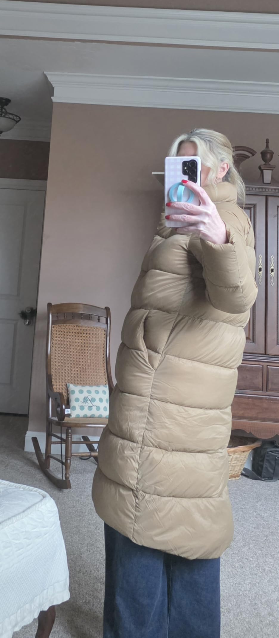 Amazon Essentials Women's Lightweight Full-Zip Water-Resistant Long Cocoon Puffer Winter Coat, Stand Collar, Insulated customer photo 2