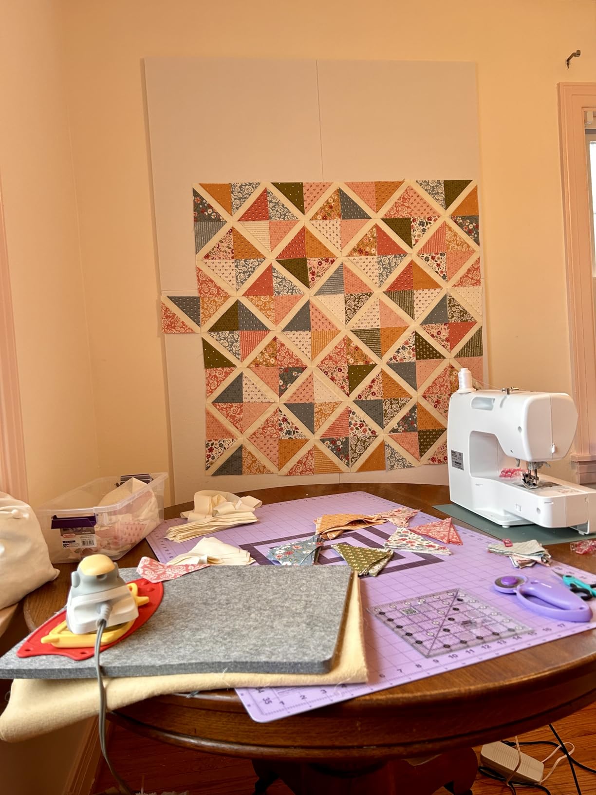 BXI Quilt Design Wall, Thick Sturdy Flannel Quilters Design Board, 31.5 x 23.6 x 0.6 inches, 4 Pcs, Portable Quilting Wall Panels Hold Fabric Firmly, Sewing Quilting Supplies for Quilt Block Projects customer photo 1