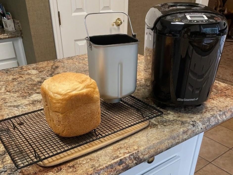Elite Gourmet 2 Lb Programmable Bread Maker, 3 Sizes, 19 Presets, Black customer photo 1