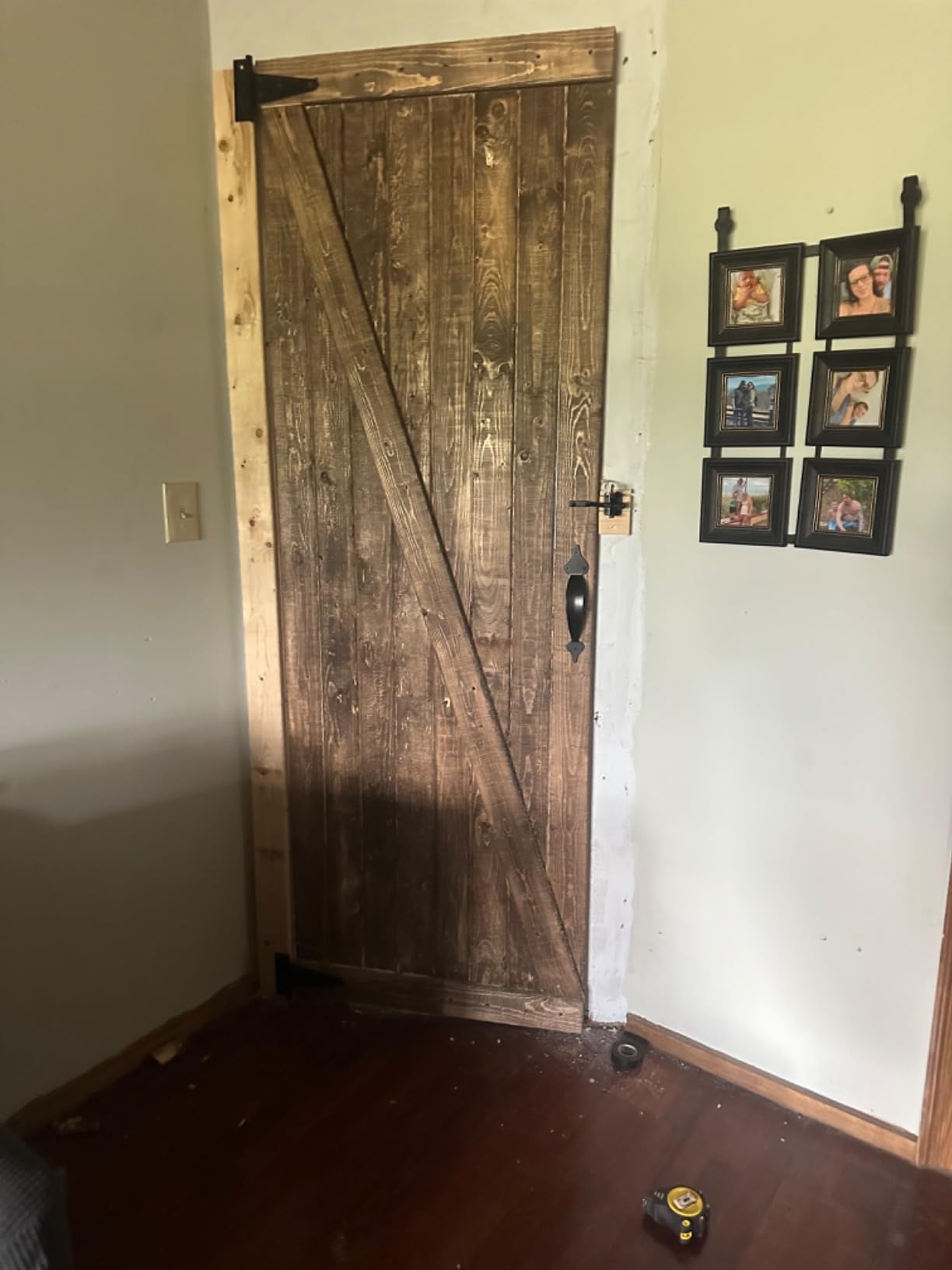 Gate Hardware Kit Heavy Duty,with Self Locking Gate Latch,6 inch T Strap Gate Hinges and 10 inch Gate Door Handle Pull,Shed Door Hardware Set for Wooden Vinyl Fence,Gate,Farm,Garden,Black Finish customer photo 2